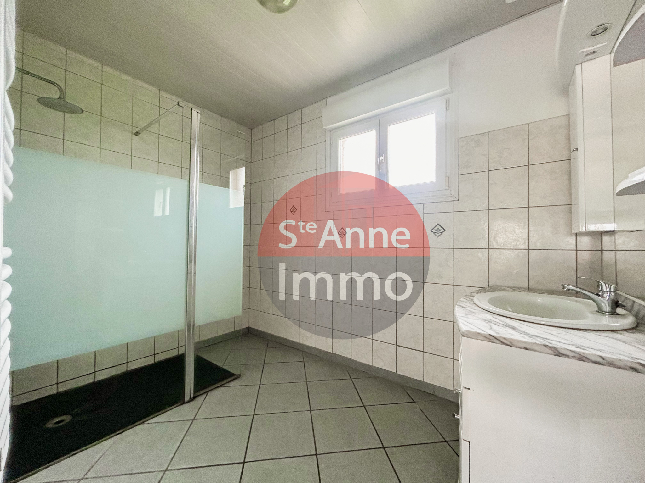 Immo80 – L'immobilier à Amiens et dans la Somme-SAILLY-SAILLISEL – 90m2 – MAISON INDIVIDUELLE DE PLAIN PIED – 3 CHAMBRES – GARAGE – JARDIN – COUR