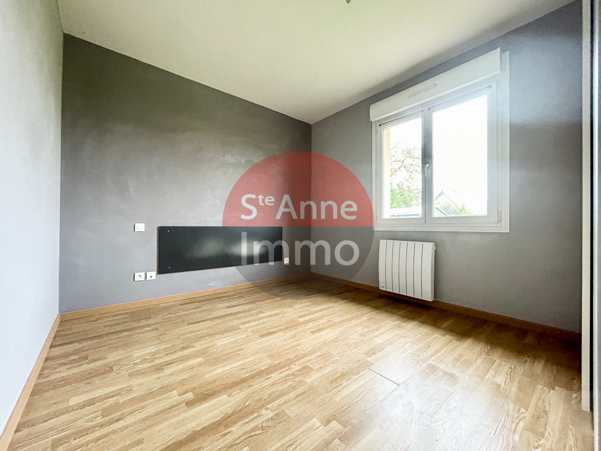 Immo80 – L'immobilier à Amiens et dans la Somme-SAILLY-SAILLISEL – 90m2 – MAISON INDIVIDUELLE DE PLAIN PIED – 3 CHAMBRES – GARAGE – JARDIN – COUR