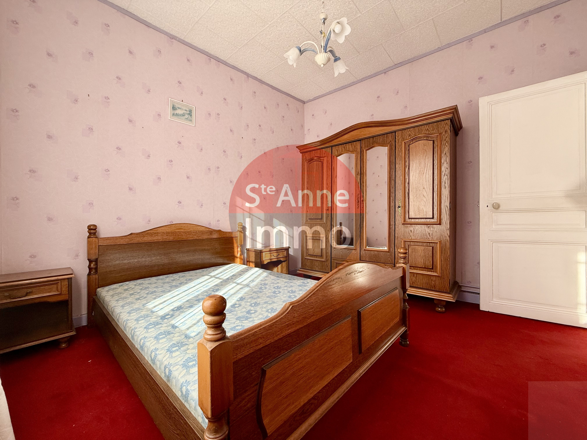 Immo80 – L'immobilier à Amiens et dans la Somme-ROYE – MAISON MITOYENNE – AUTONOMIE DE PLAIN PIED – 3 CHAMBRES – CAVE – TERRASSE – JARDIN – TRAVAUX