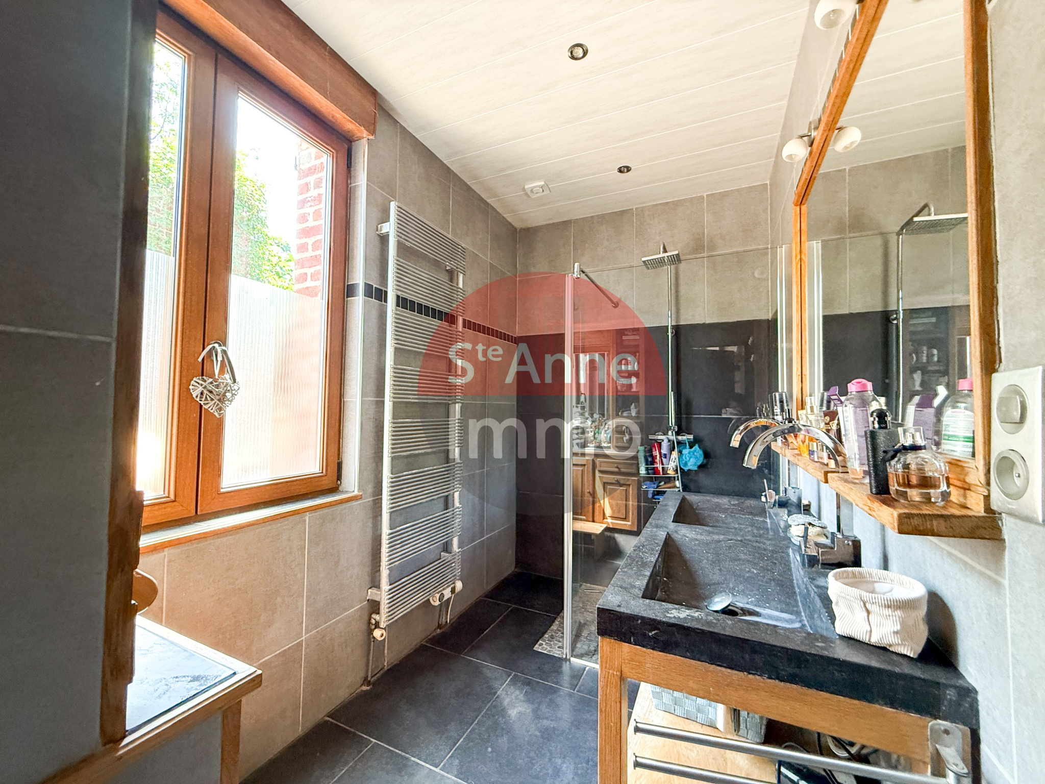 Immo80 – L'immobilier à Amiens et dans la Somme-ROUVROY-EN-SANTERRE – MAISON INDIVIDUELLE – AUTONOMIE DE PLAIN PIED – 4 CHAMBRES – JARDIN – TERRASSE – DEPENDA