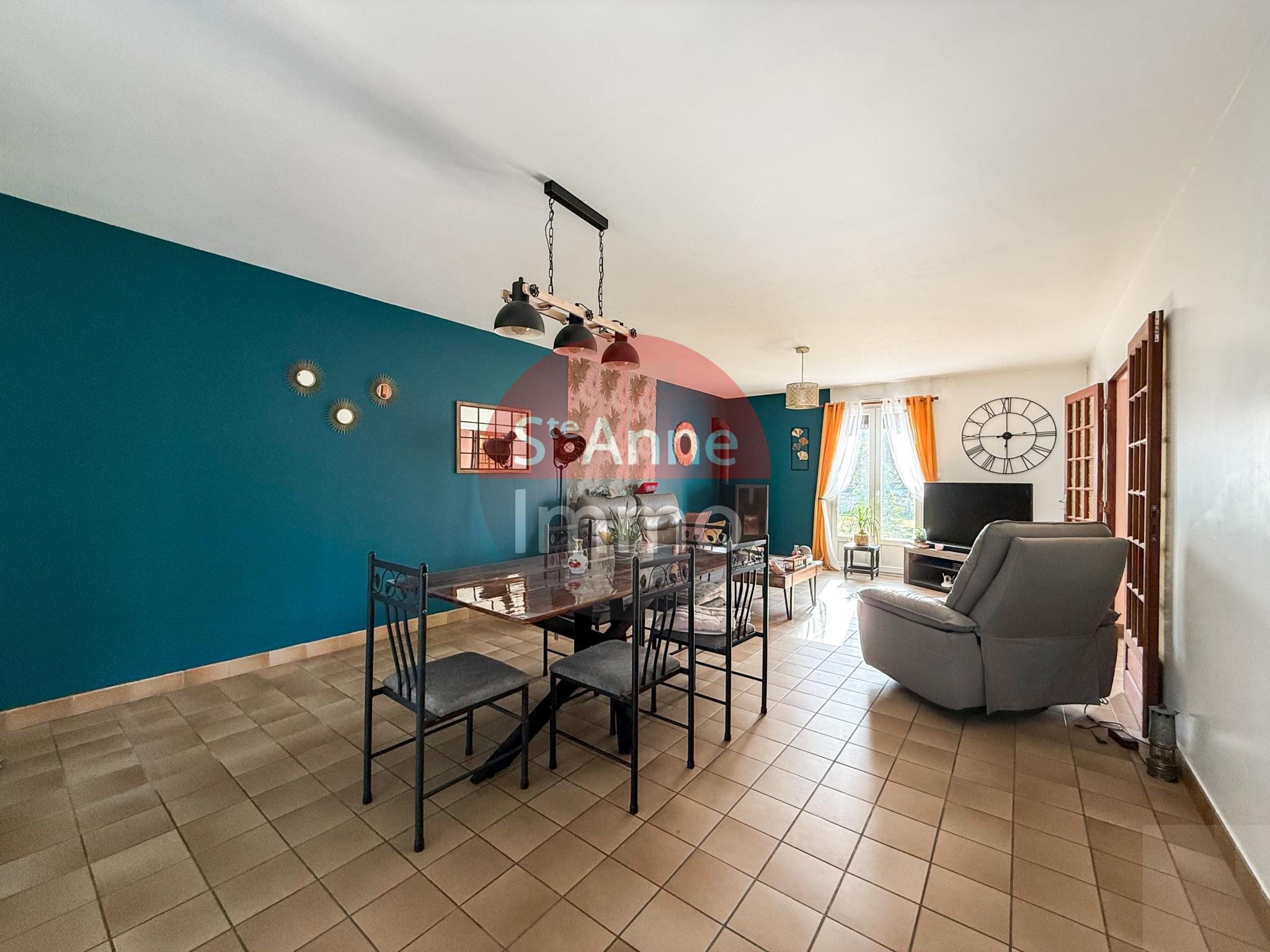 Immo80 – L'immobilier à Amiens et dans la Somme-PAVILLON INDIVIDUEL – AUTONOMIE DE PLAIN PIED – 4 CHAMBRES – VERANDA – SOUS SOL COMPLET – GARAGE – DEPENDANCES