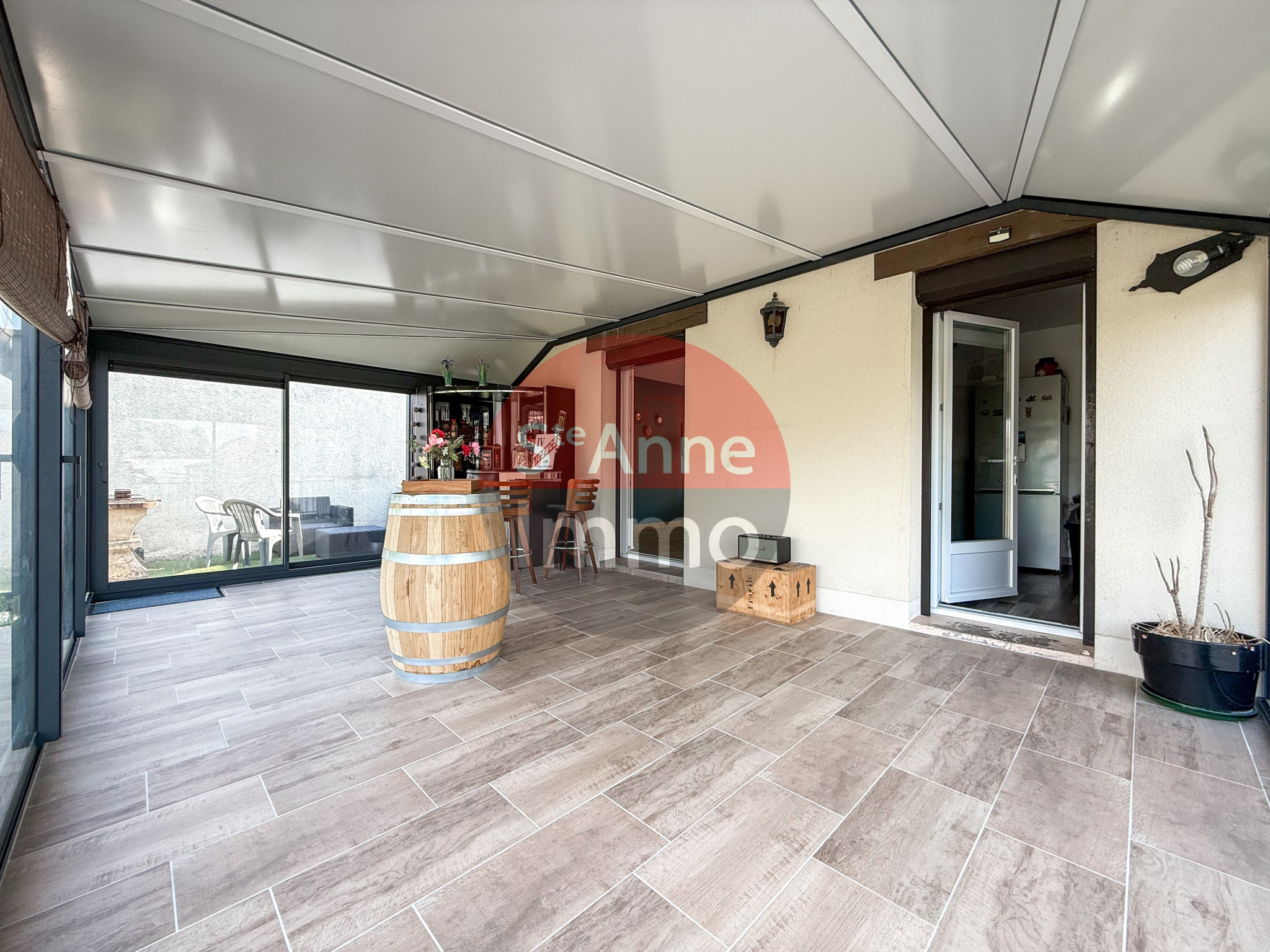 Immo80 – L'immobilier à Amiens et dans la Somme-PAVILLON INDIVIDUEL – AUTONOMIE DE PLAIN PIED – 4 CHAMBRES – VERANDA – SOUS SOL COMPLET – GARAGE – DEPENDANCES