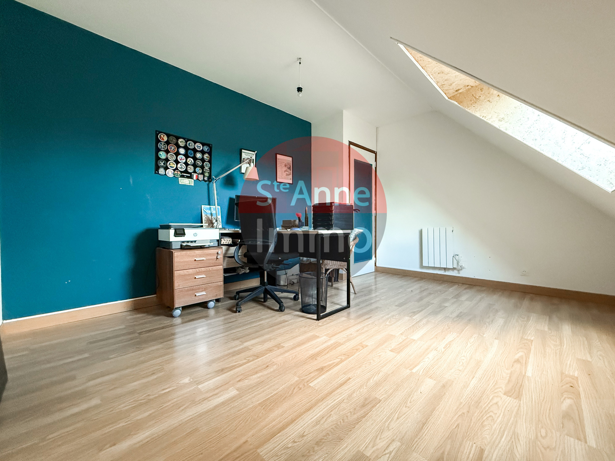 Immo80 – L'immobilier à Amiens et dans la Somme-PAVILLON INDIVIDUEL – AUTONOMIE DE PLAIN PIED – 4 CHAMBRES – VERANDA – SOUS SOL COMPLET – GARAGE – DEPENDANCES