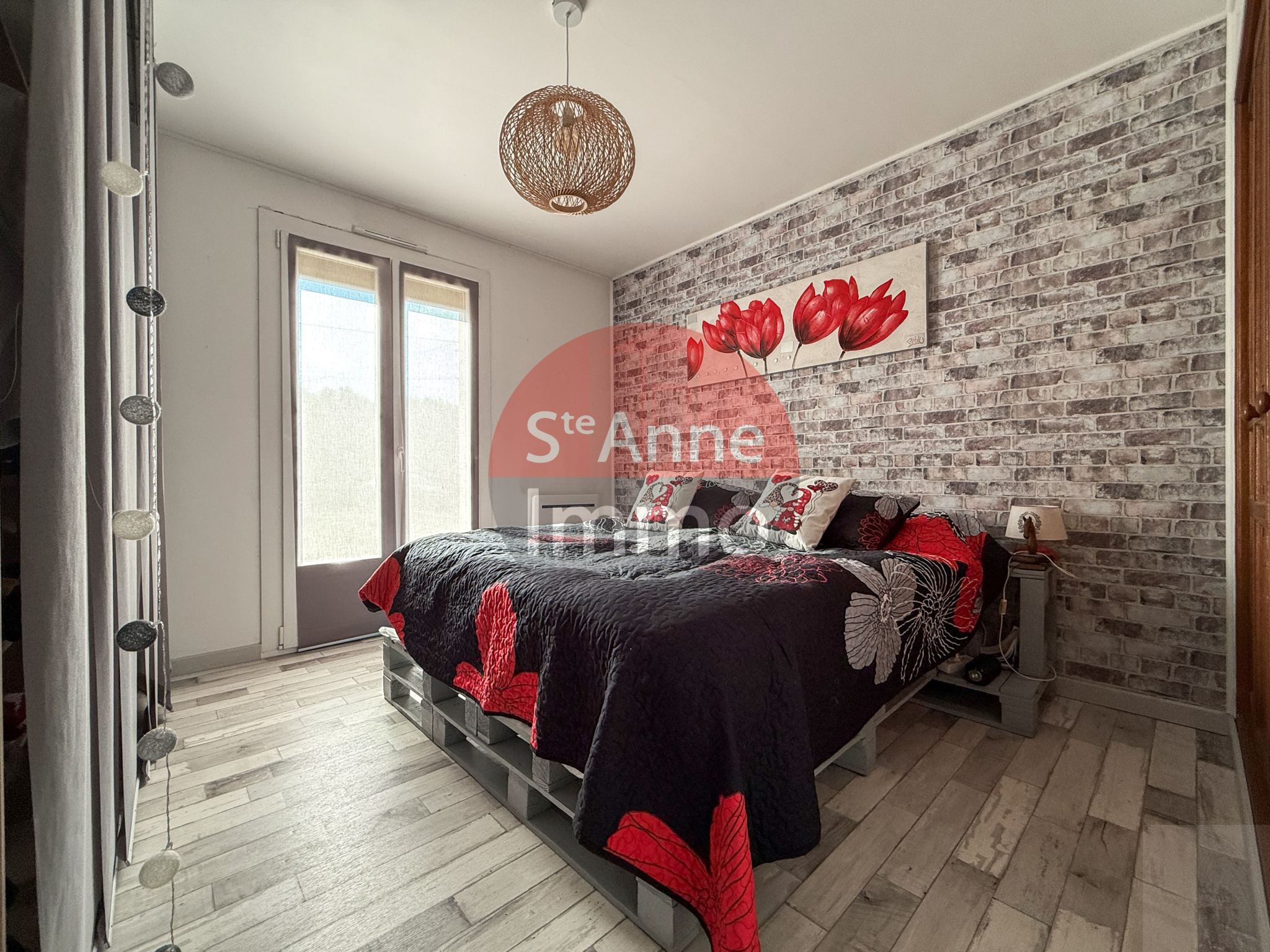 Immo80 – L'immobilier à Amiens et dans la Somme-PAVILLON INDIVIDUEL – AUTONOMIE DE PLAIN PIED – 4 CHAMBRES – VERANDA – SOUS SOL COMPLET – GARAGE – DEPENDANCES