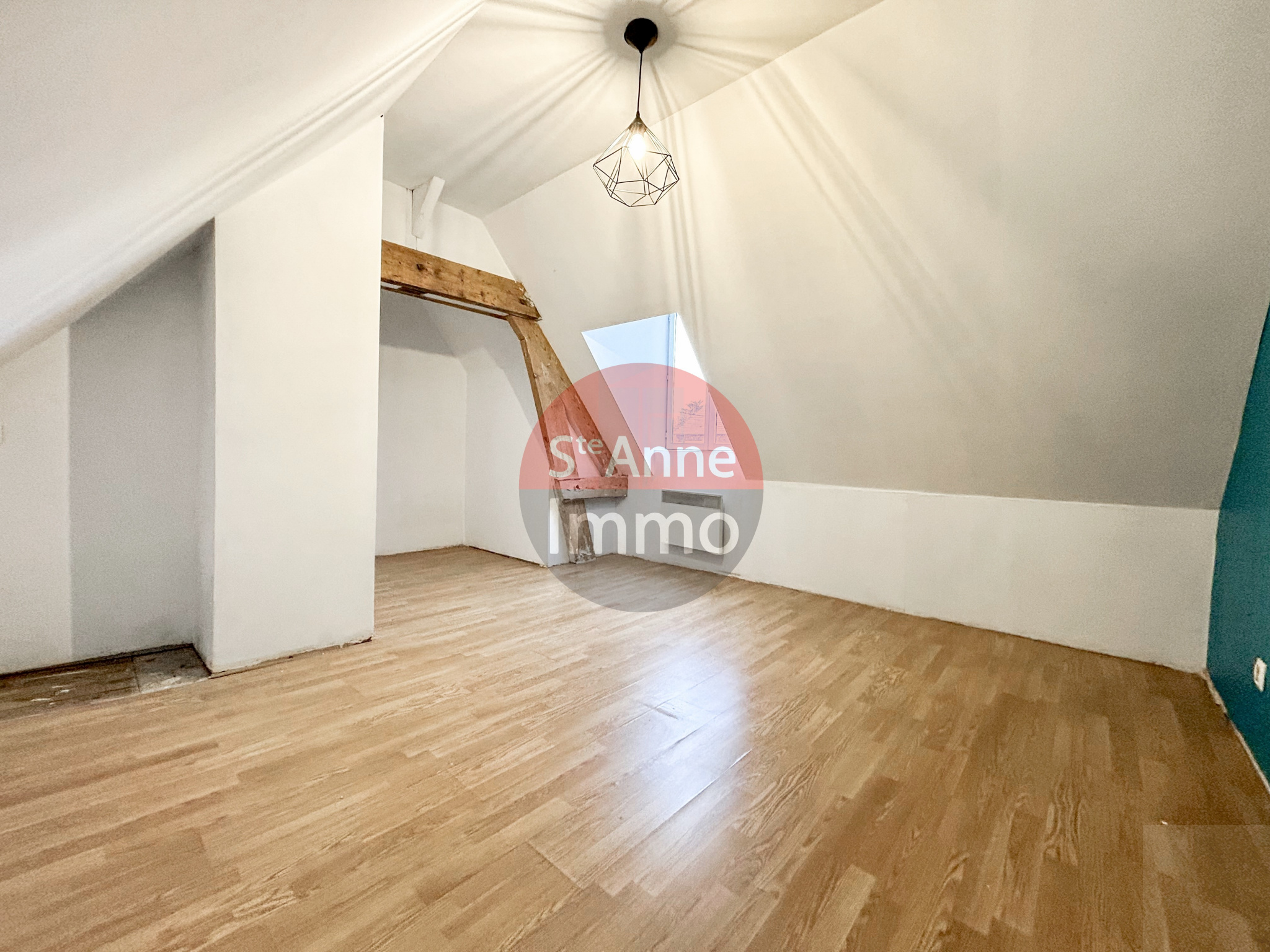 Immo80 – L'immobilier à Amiens et dans la Somme-HATTENCOURT – MAISON SEMI-MITOYENNE – AUTONOMIE DE PLAIN PIED – 4 CHAMBRES – COUR – JARDIN – CAVE