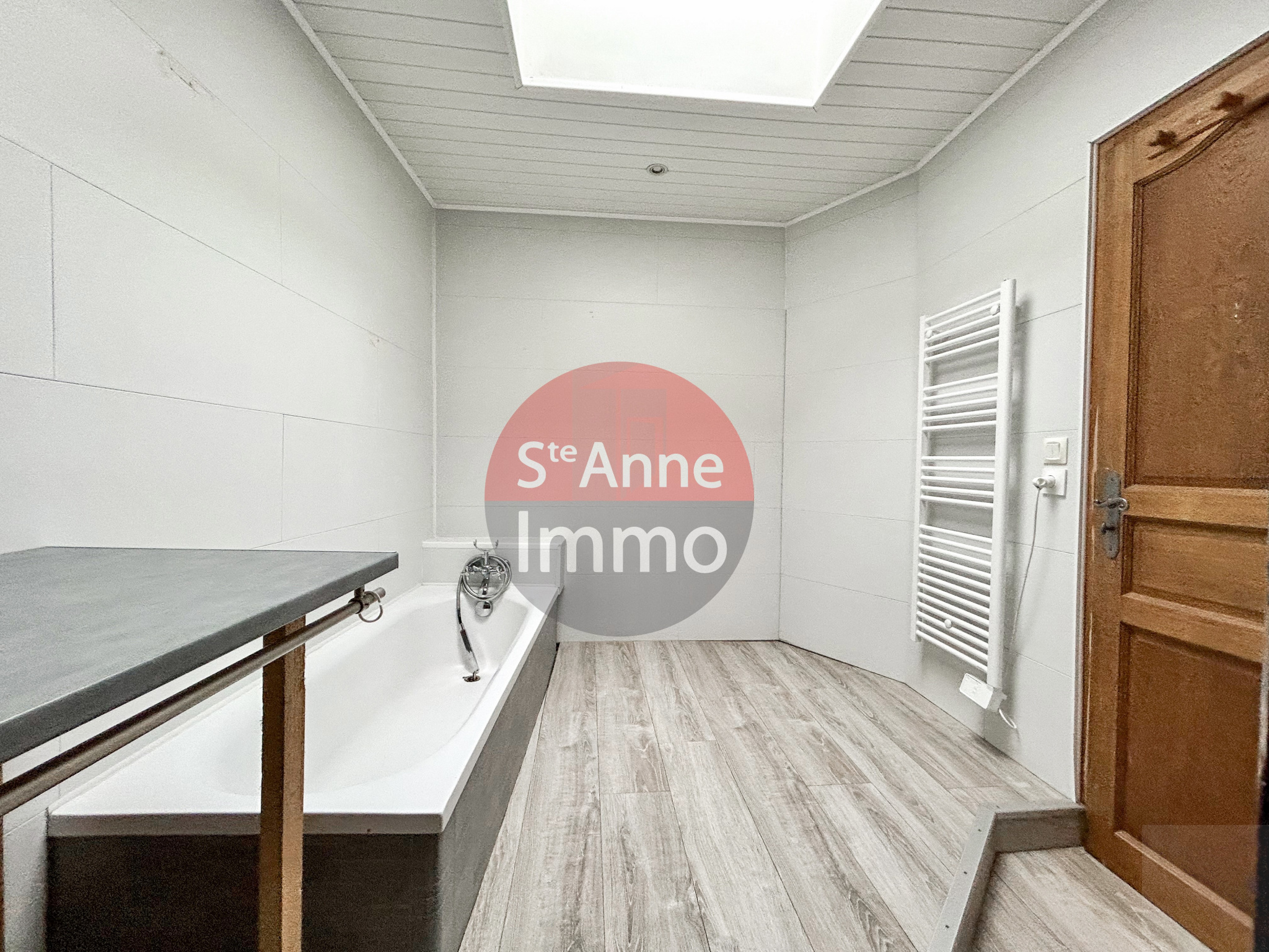 Immo80 – L'immobilier à Amiens et dans la Somme-HATTENCOURT – MAISON SEMI-MITOYENNE – AUTONOMIE DE PLAIN PIED – 4 CHAMBRES – COUR – JARDIN – CAVE