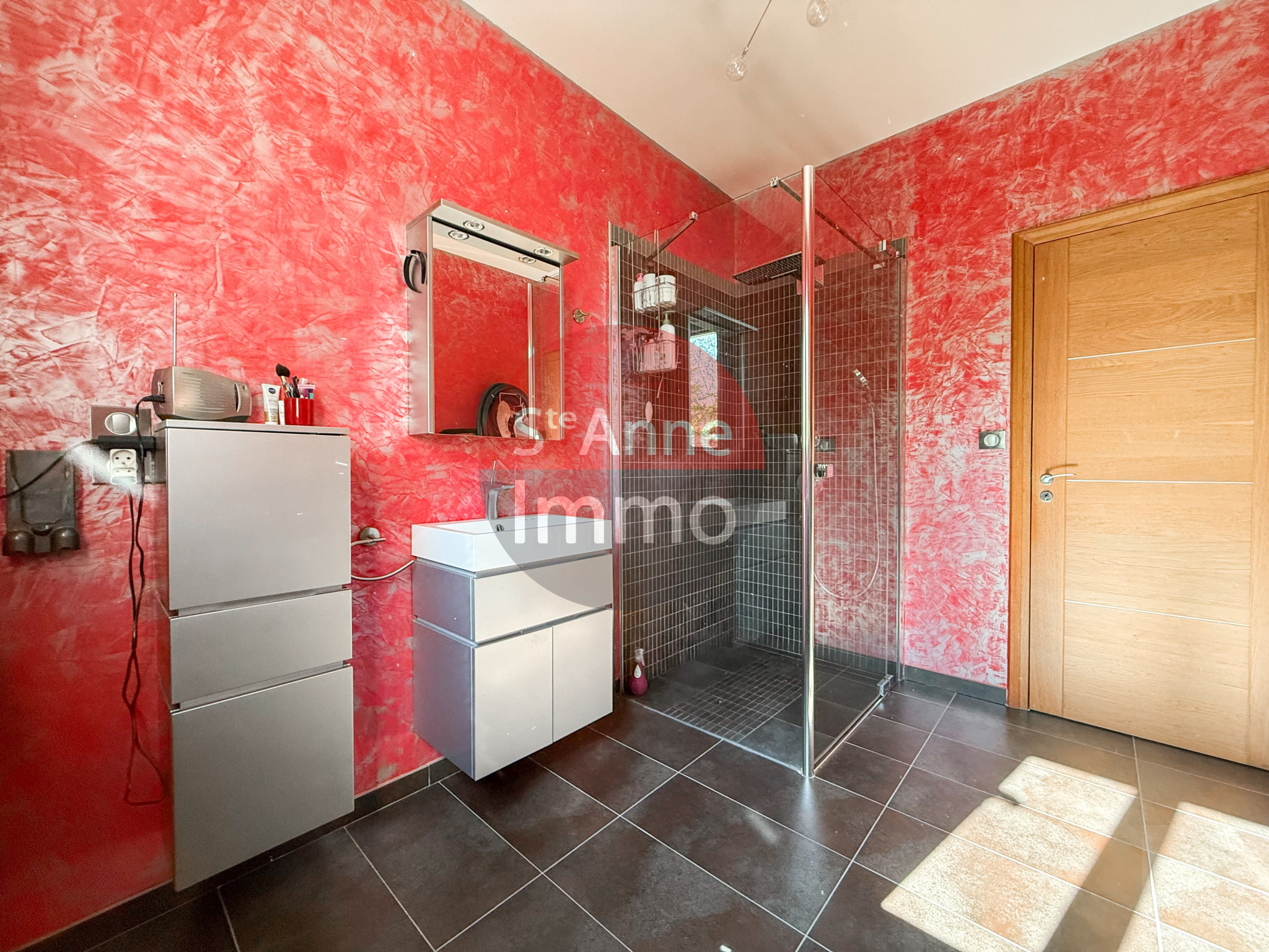 Immo80 – L'immobilier à Amiens et dans la Somme-ROYE – PAVILLON INDIVIDUEL – SOUS SOL COMPLET – AUTONOMIE DE PLAIN PIED – 4 CHAMBRES – GARAGE – JARDIN