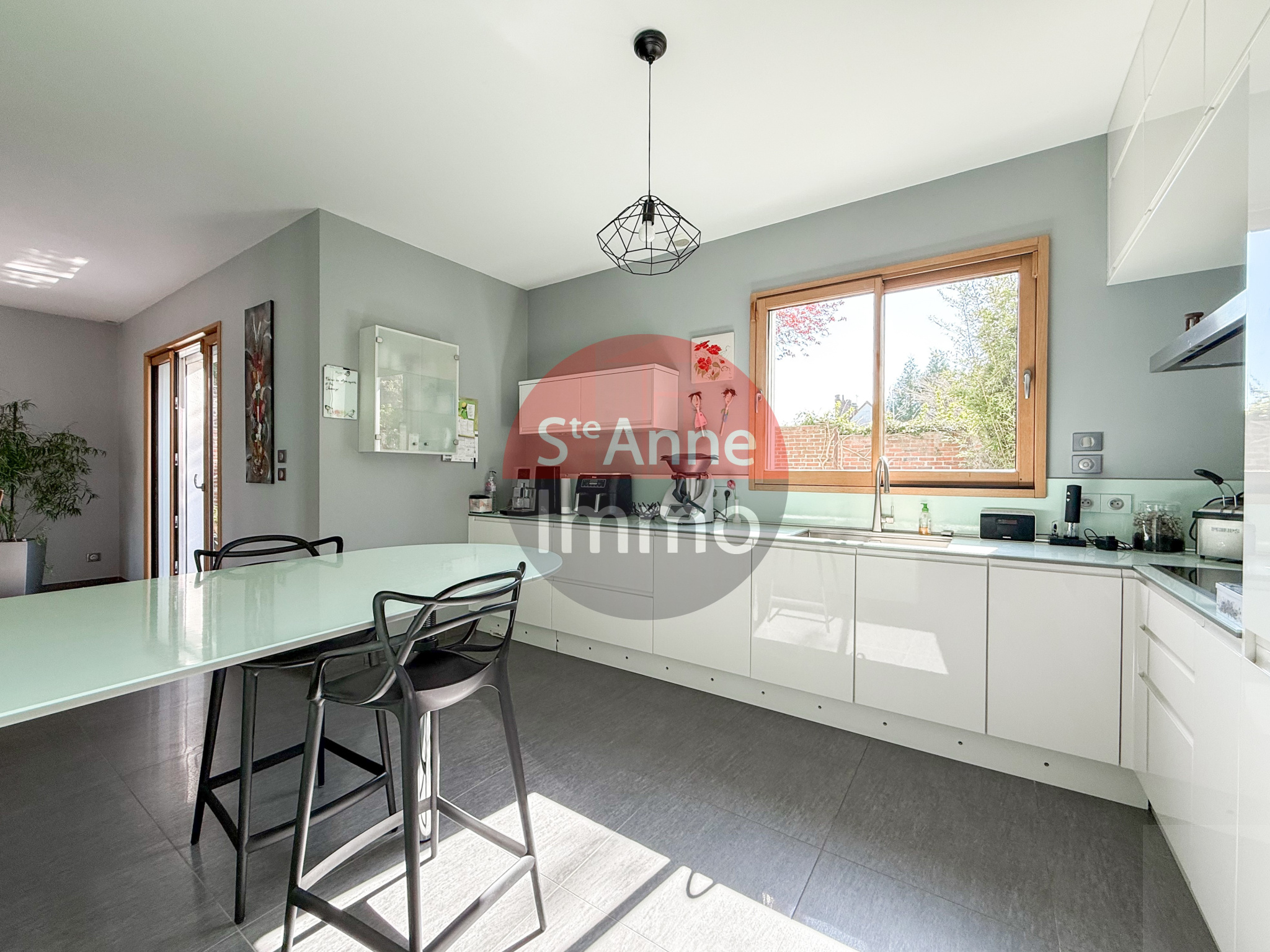 Immo80 – L'immobilier à Amiens et dans la Somme-ROYE – PAVILLON INDIVIDUEL – SOUS SOL COMPLET – AUTONOMIE DE PLAIN PIED – 4 CHAMBRES – GARAGE – JARDIN