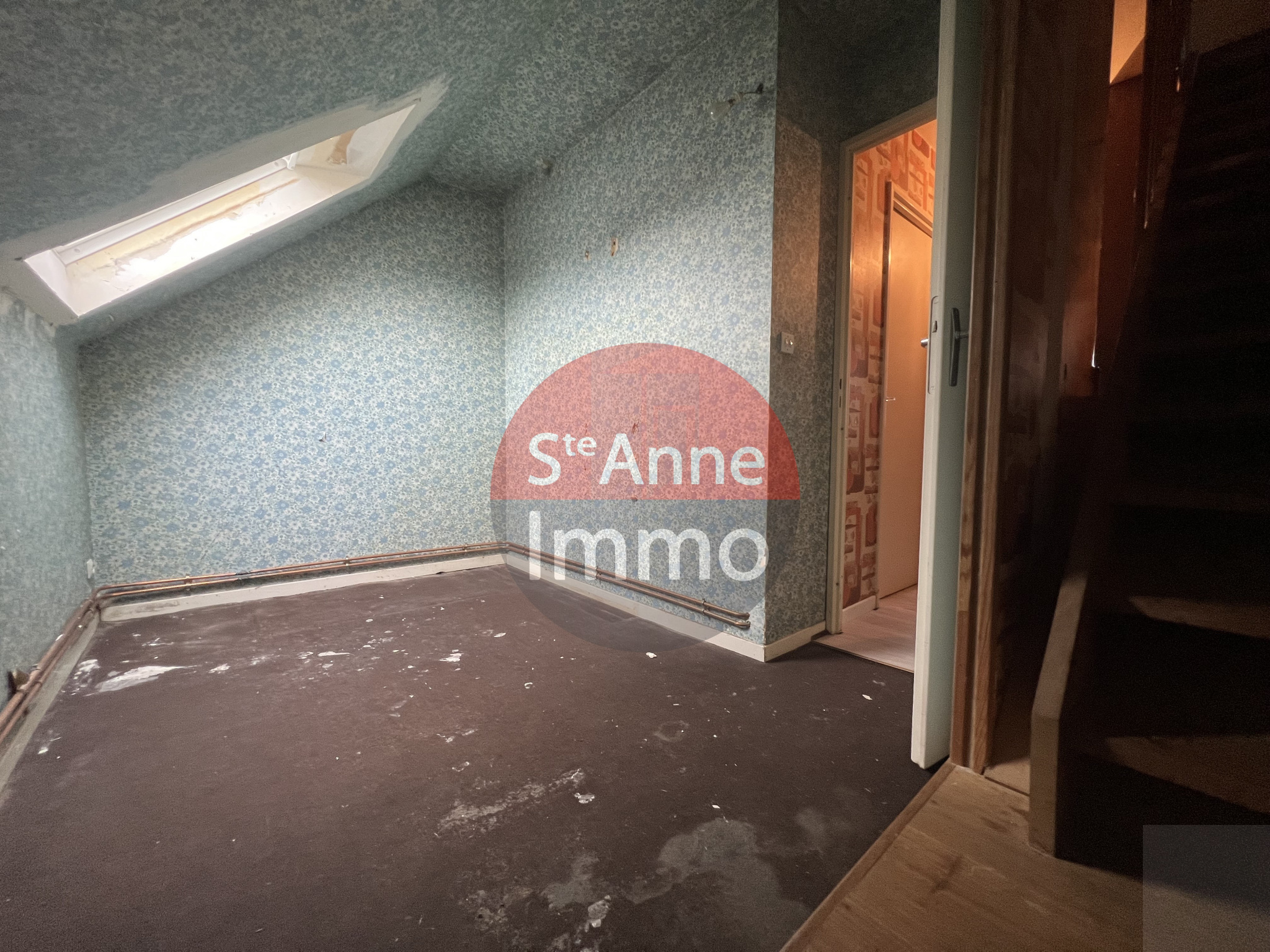 Immo80 – L'immobilier à Amiens et dans la Somme-MONTDIDIER – MAISON SEMI MITOYENNE – 4 CHAMBRES – GARAGE – JARDIN CLOS ET ARBORE