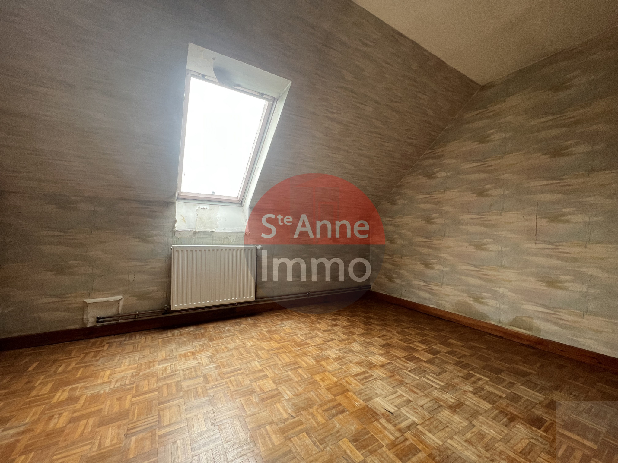 Immo80 – L'immobilier à Amiens et dans la Somme-MONTDIDIER – MAISON SEMI MITOYENNE – 4 CHAMBRES – GARAGE – JARDIN CLOS ET ARBORE