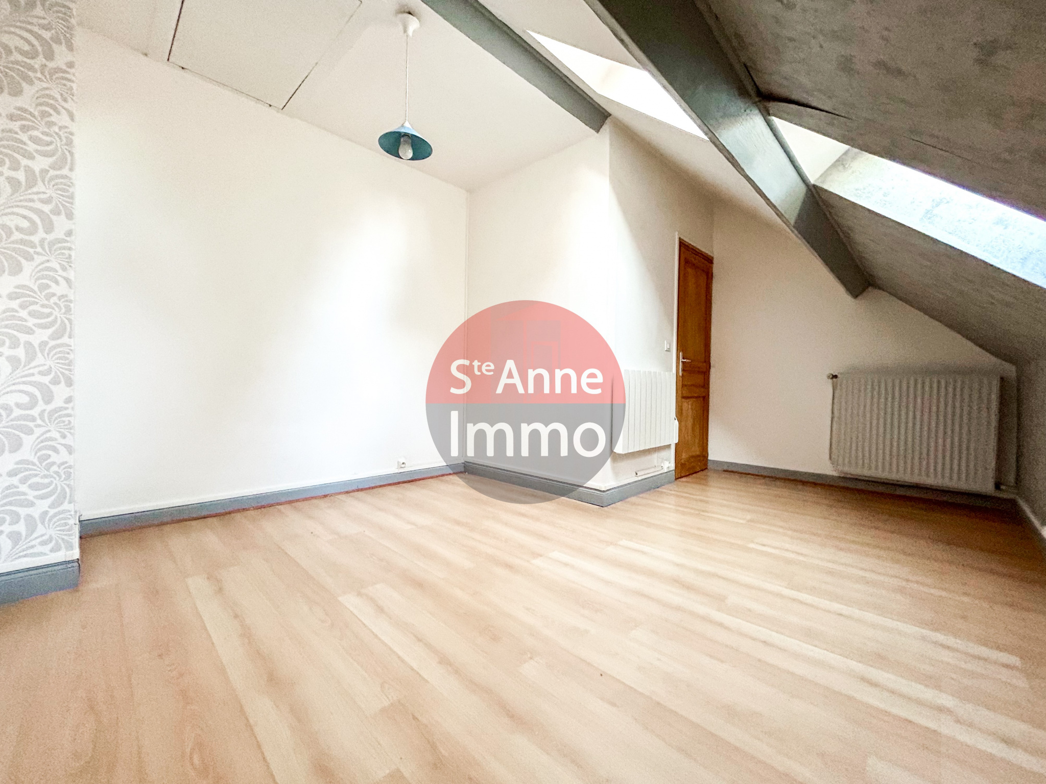 Immo80 – L'immobilier à Amiens et dans la Somme-DAMERY – MAISON SEMI-MITOYENNE – 5 CHAMBRES – AUTONOMIE DE PLAIN PIED – GARAGE – JARDIN – DEPENDANCES