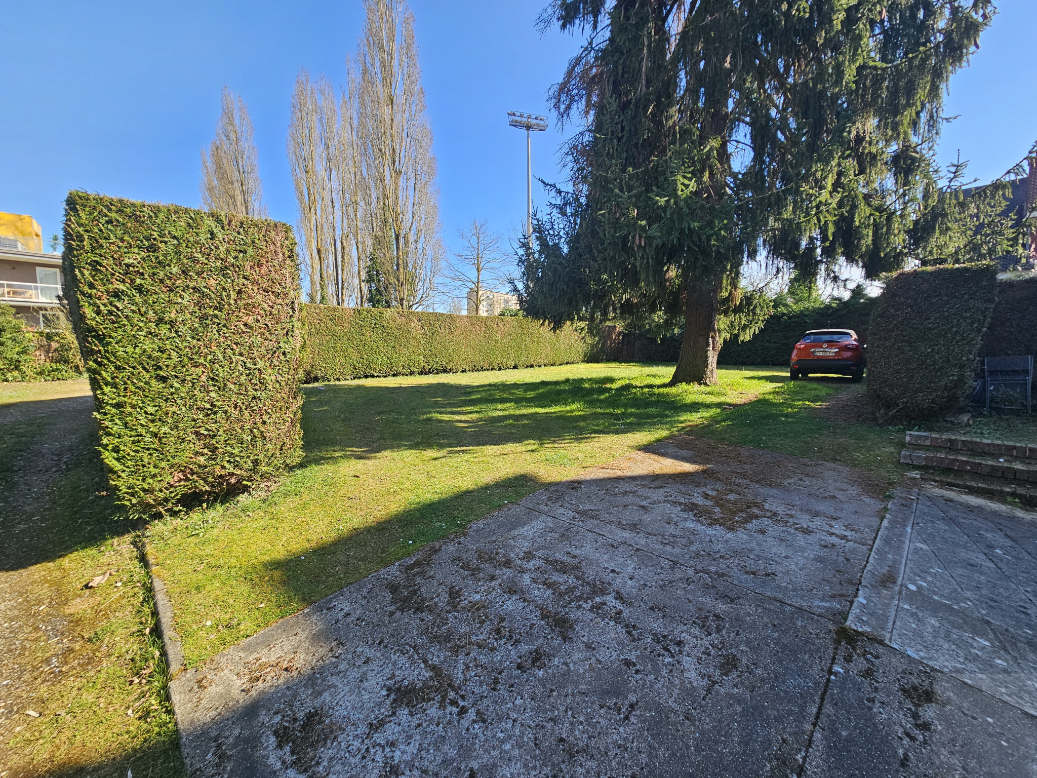 Immo80 – L'immobilier à Amiens et dans la Somme-AMIENS – HENRIVILLE APPARTEMENT F2 AVEC PARKING ET CAVE ET JARDIN COMMUN