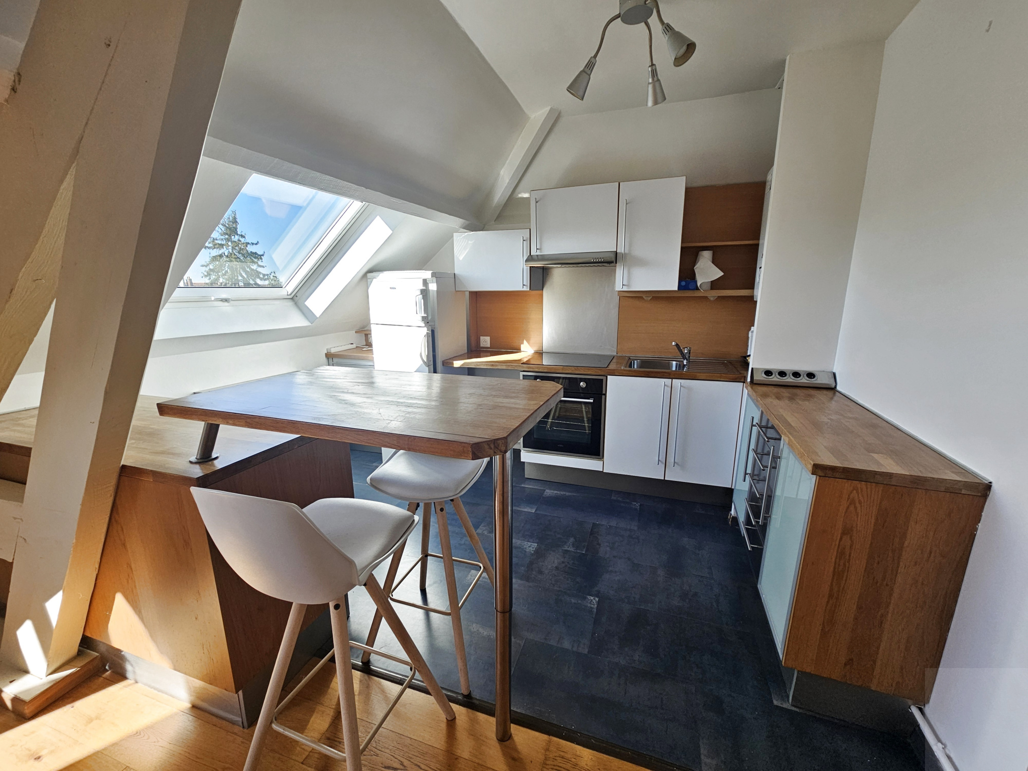 Immo80 – L'immobilier à Amiens et dans la Somme-AMIENS – HENRIVILLE APPARTEMENT F2 AVEC PARKING ET CAVE ET JARDIN COMMUN