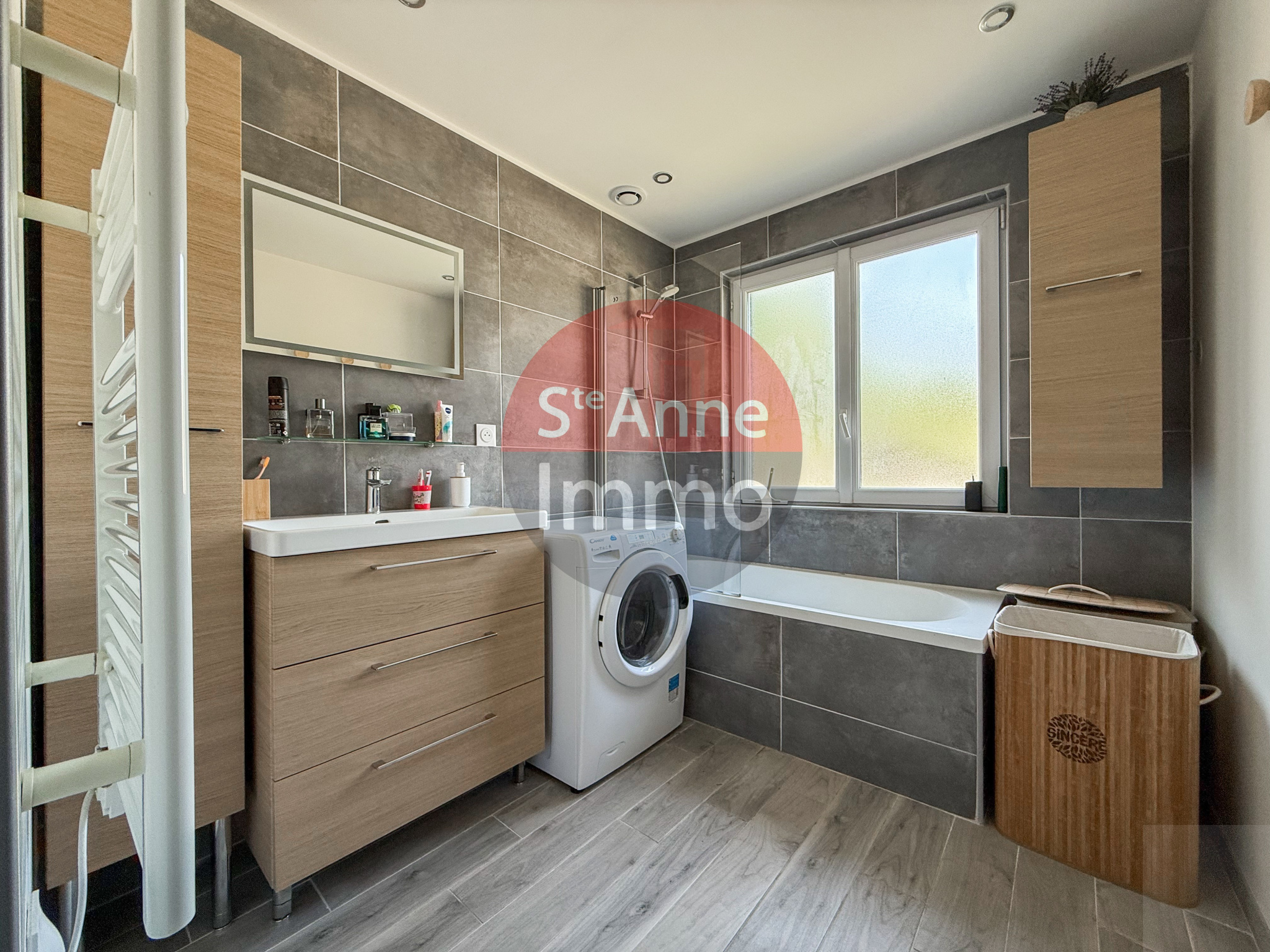 Immo80 – L'immobilier à Amiens et dans la Somme-DOMART-SUR-LA-LUCE – 135m2 – PAVILLON INDIVIDUEL – AUTONOMIE DE PLAIN PIED – 4 CHAMBRES – JARDIN – PISCINE – T