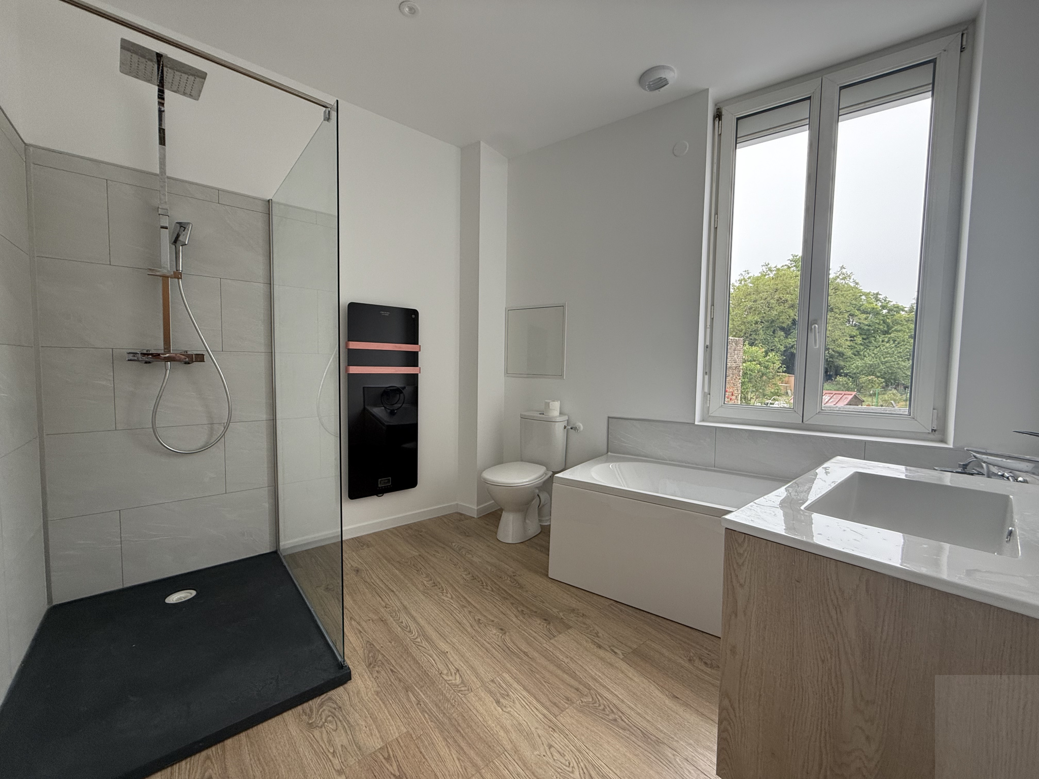 Immo80 – L'immobilier à Amiens et dans la Somme-AMIENS – QUARTIER SAINT PIERRE – AMIENOISE ENTIEREMENT RENOVER – 3 CHAMBRES – JARDIN – TERRASSE