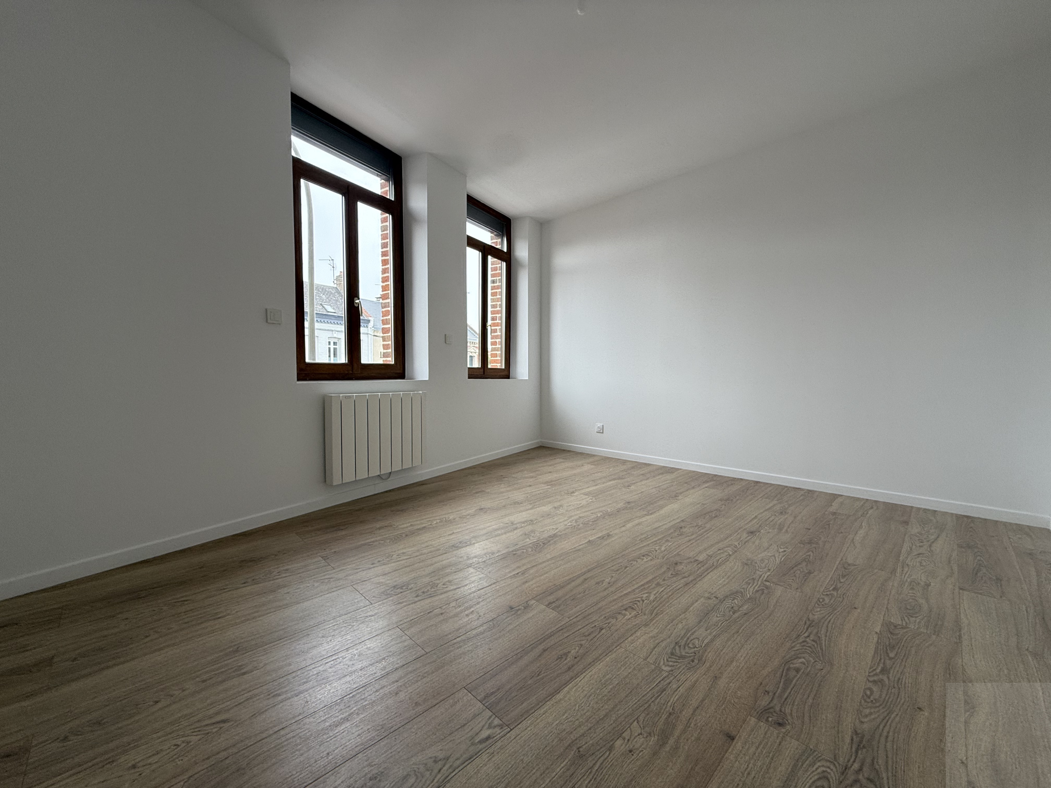 Immo80 – L'immobilier à Amiens et dans la Somme-AMIENS – QUARTIER SAINT PIERRE – AMIENOISE ENTIEREMENT RENOVER – 3 CHAMBRES – JARDIN – TERRASSE