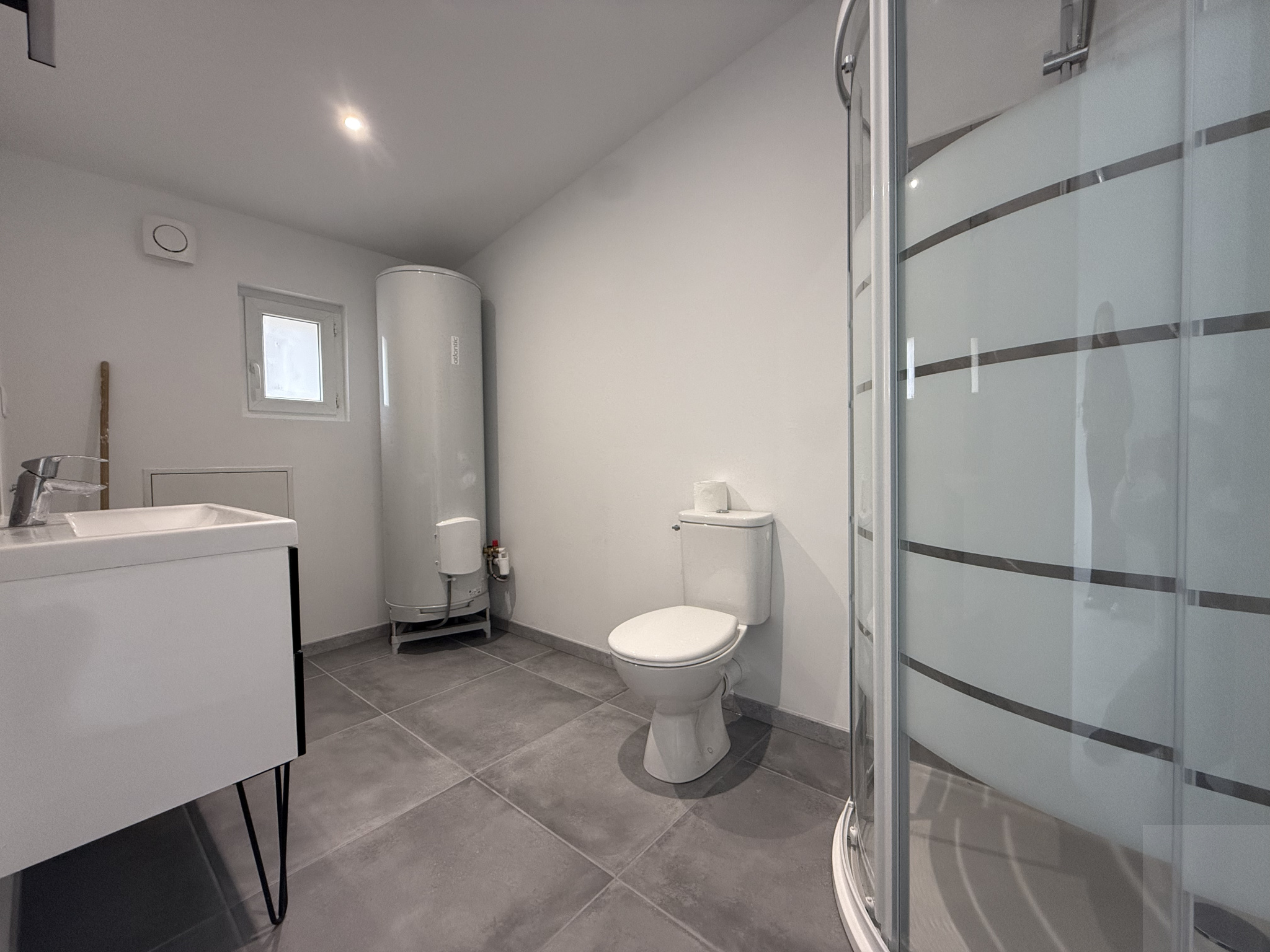 Immo80 – L'immobilier à Amiens et dans la Somme-AMIENS – QUARTIER SAINT PIERRE – AMIENOISE ENTIEREMENT RENOVER – 3 CHAMBRES – JARDIN – TERRASSE