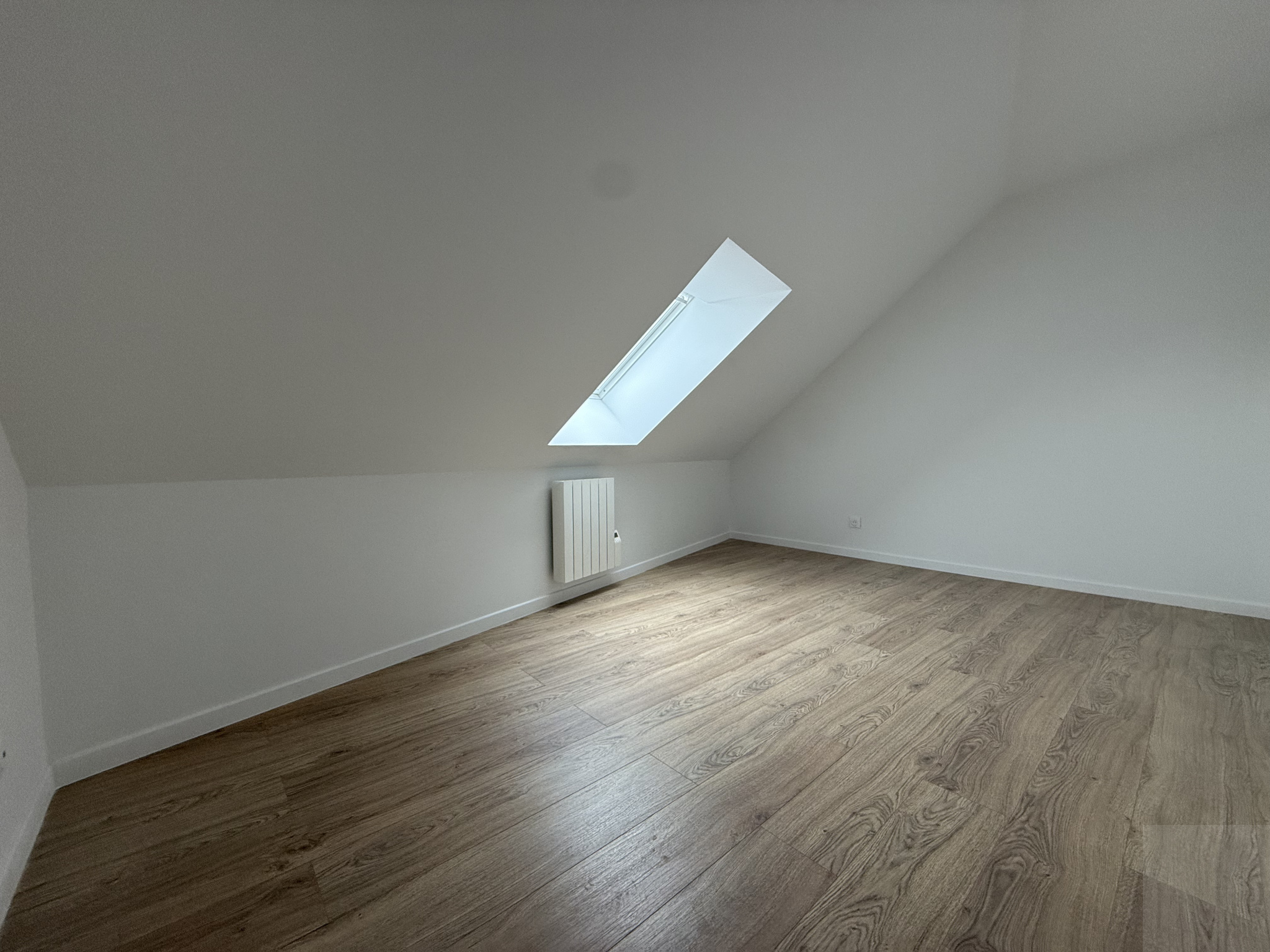 Immo80 – L'immobilier à Amiens et dans la Somme-AMIENS – QUARTIER SAINT PIERRE – AMIENOISE ENTIEREMENT RENOVER – 3 CHAMBRES – JARDIN – TERRASSE