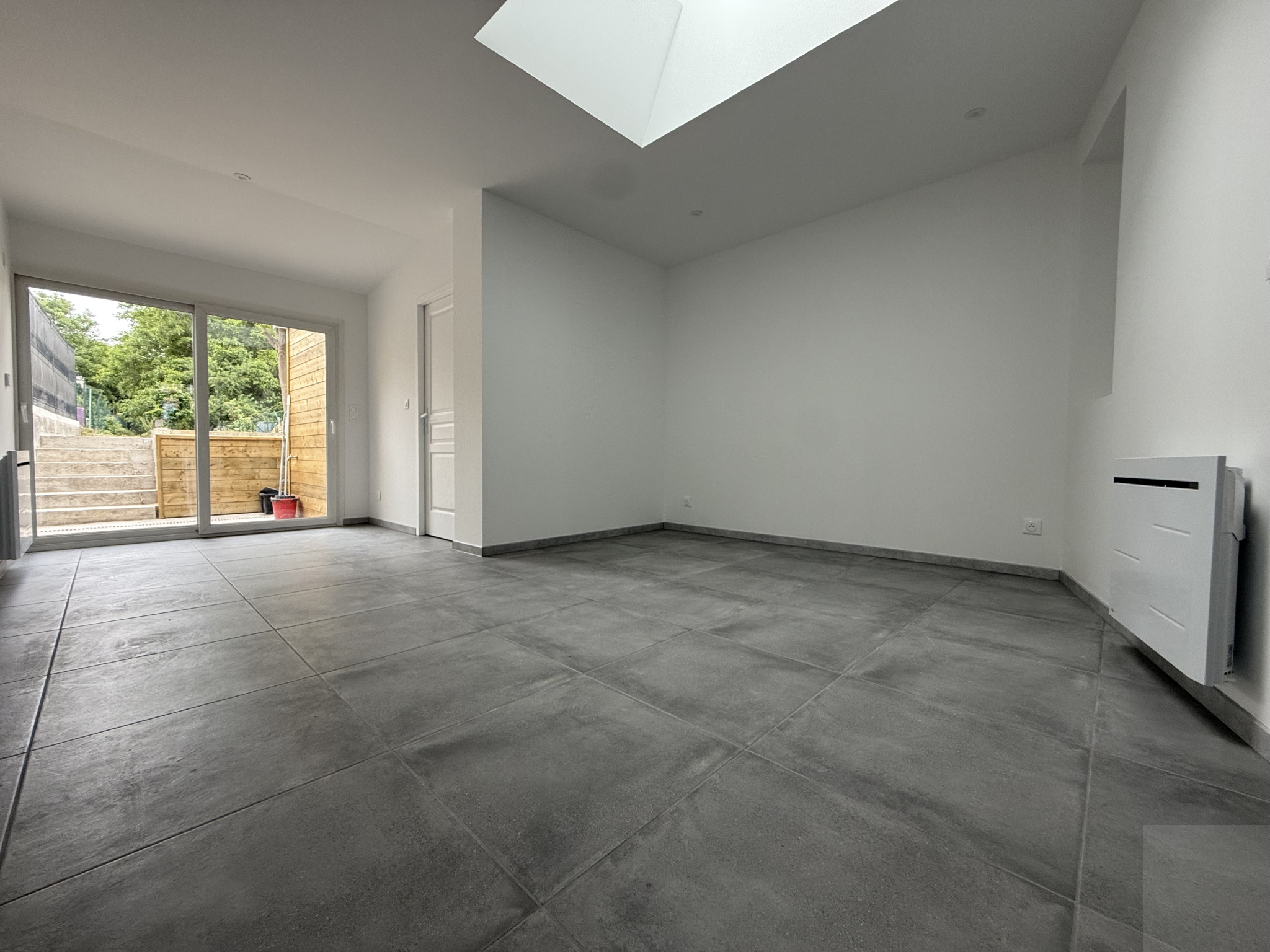 Immo80 – L'immobilier à Amiens et dans la Somme-AMIENS – QUARTIER SAINT PIERRE – AMIENOISE ENTIEREMENT RENOVER – 3 CHAMBRES – JARDIN – TERRASSE