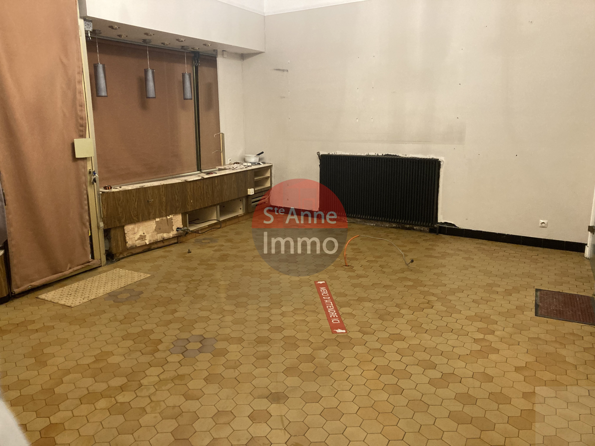 Immo80 – L'immobilier à Amiens et dans la Somme-BAISSE DE PRIX – MONTDIDIER –  MAISON D’HABITATION + LOCAL COMMERCIAL – 3 CHAMBRES