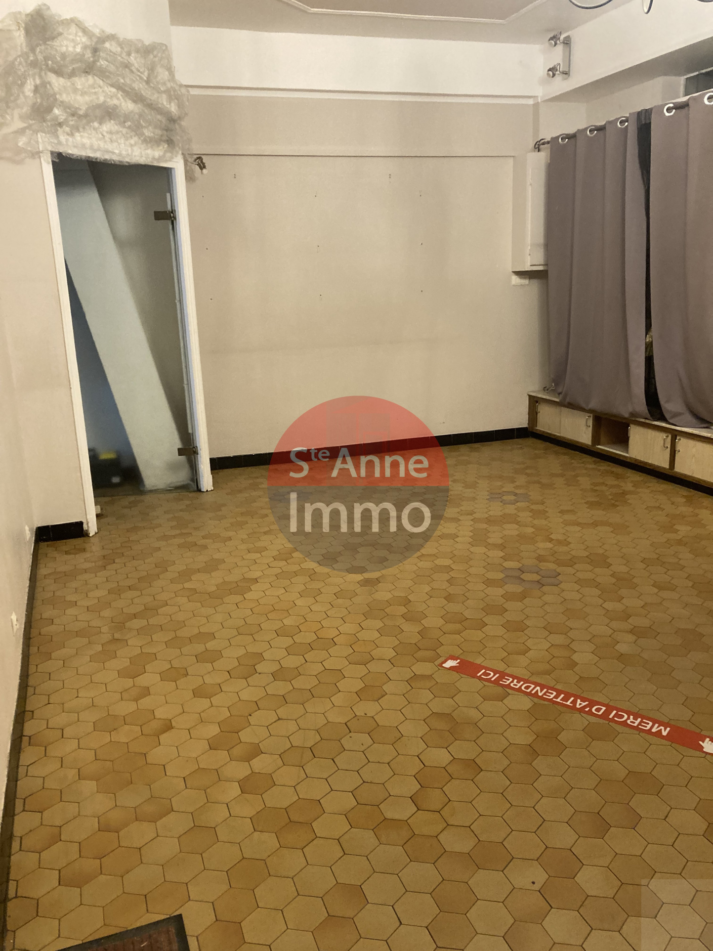 Immo80 – L'immobilier à Amiens et dans la Somme-BAISSE DE PRIX – MONTDIDIER –  MAISON D’HABITATION + LOCAL COMMERCIAL – 3 CHAMBRES