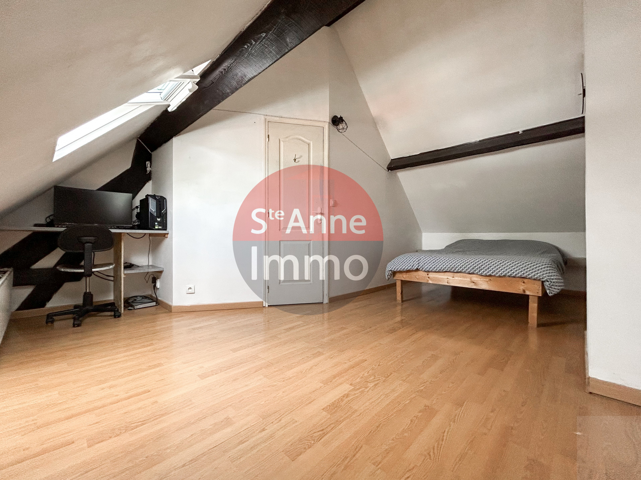 Immo80 – L'immobilier à Amiens et dans la Somme-BEUVRAIGNES – PAVILLON INDIVIDUEL – 3 CHAMBRES – COUR – JARDIN – CAVE – DEPENDANCES