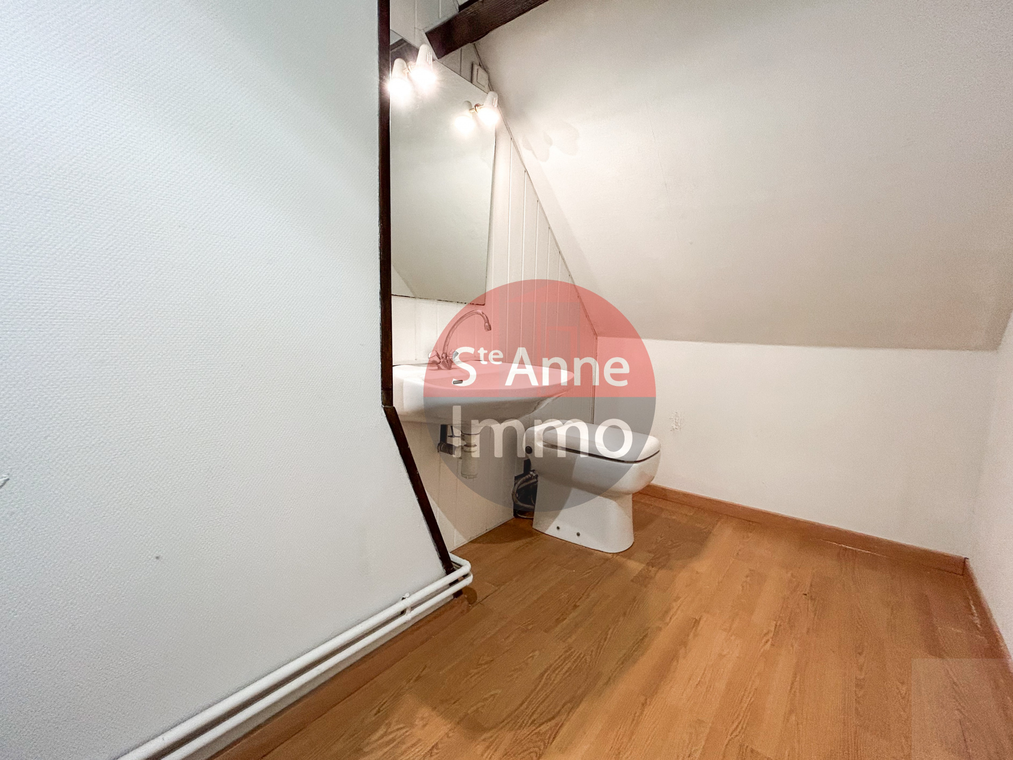 Immo80 – L'immobilier à Amiens et dans la Somme-BEUVRAIGNES – PAVILLON INDIVIDUEL – 3 CHAMBRES – COUR – JARDIN – CAVE – DEPENDANCES