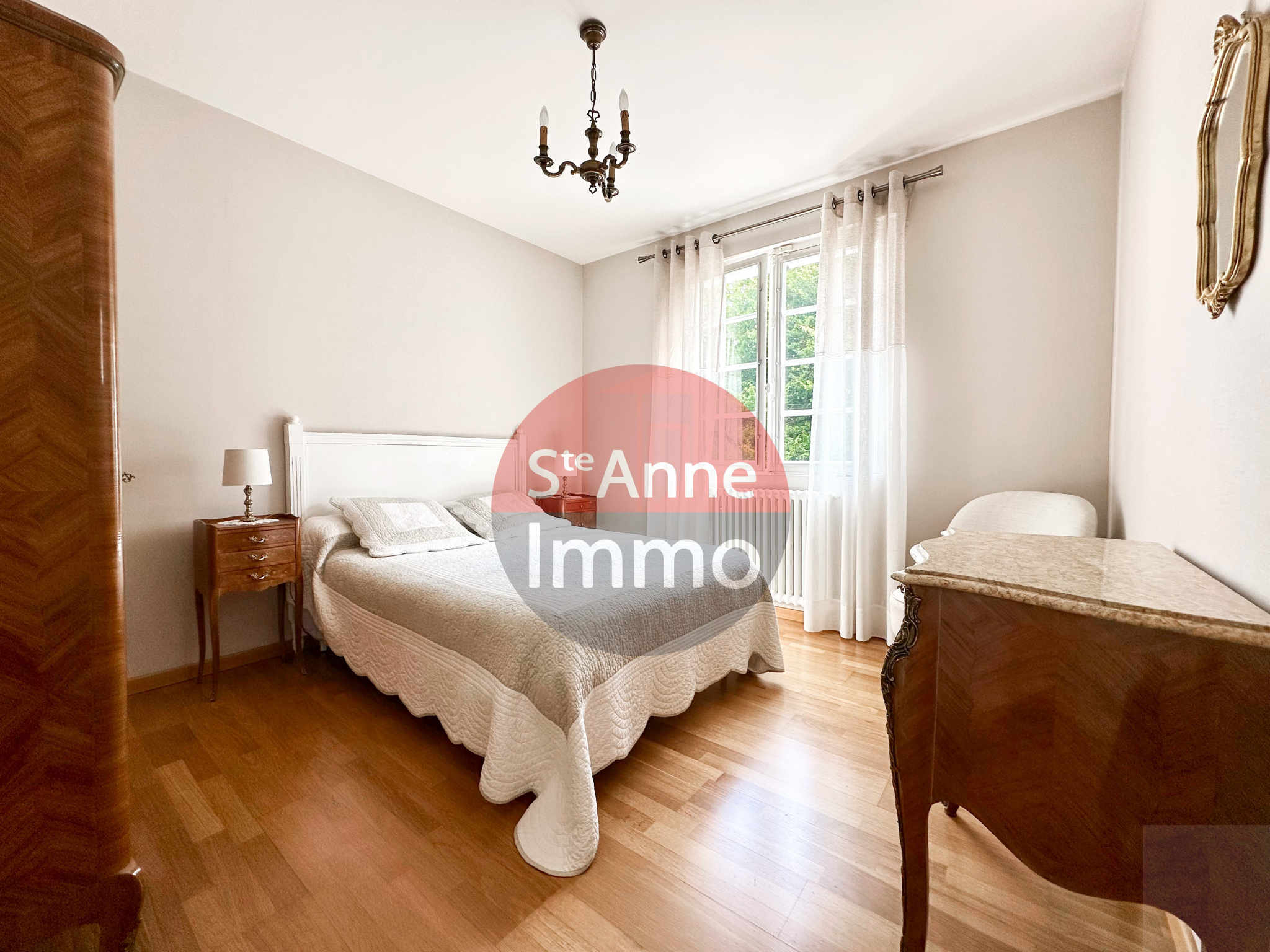 Immo80 – L'immobilier à Amiens et dans la Somme-TRICOT – PROPRIETE AVEC APPARTEMENT – 5 CHAMBRES – VIVABLE DE PLAIN PIED – GARAGES – JARDIN