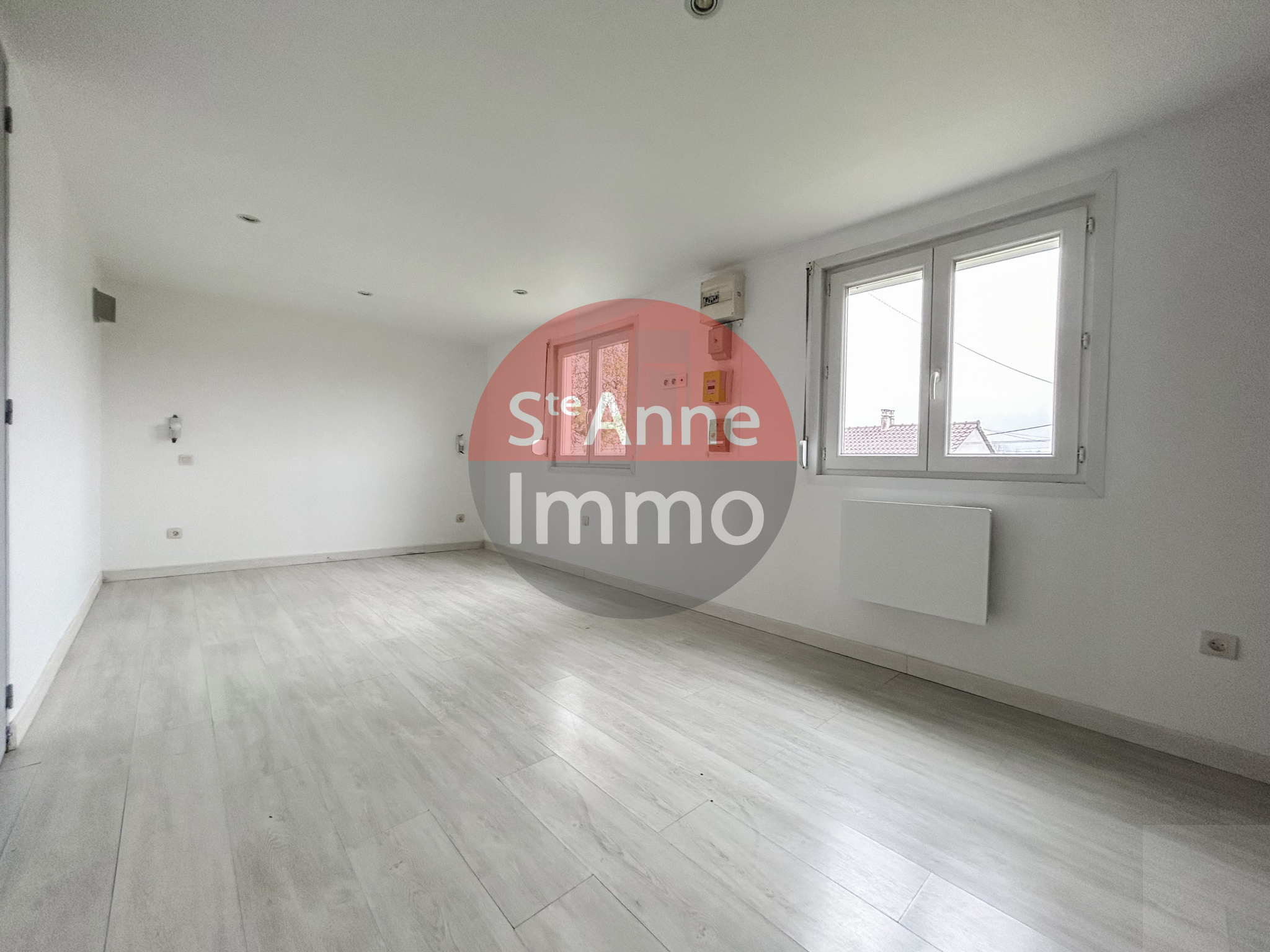 Immo80 – L'immobilier à Amiens et dans la Somme-CHAUSSOY-EPAGNY – MAISON INDIVIDUELLE DE PLAIN PIED – 2 CHAMBRES – GARAGE – DEPENDANCES – JARDIN