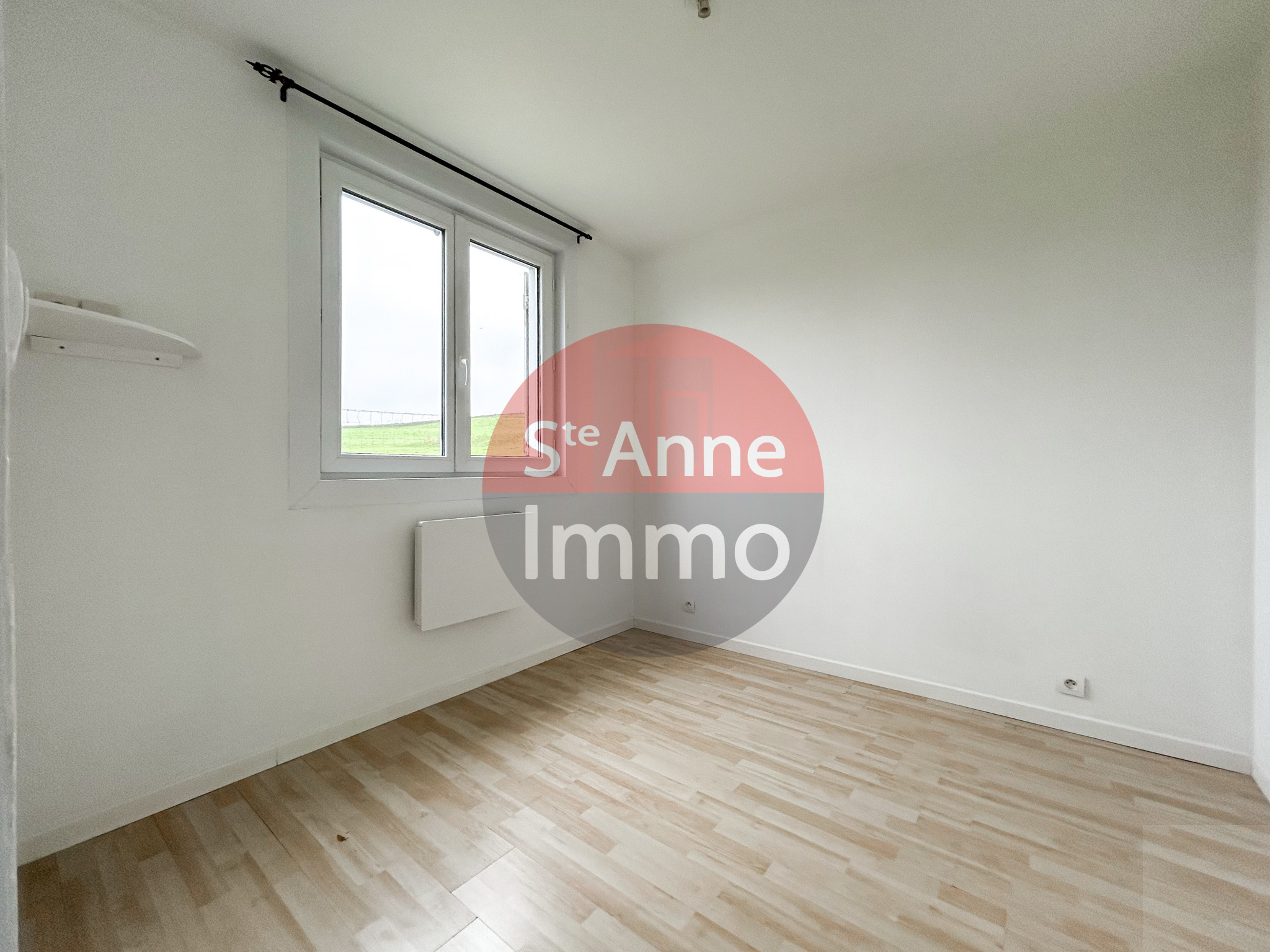 Immo80 – L'immobilier à Amiens et dans la Somme-CHAUSSOY-EPAGNY – MAISON INDIVIDUELLE DE PLAIN PIED – 2 CHAMBRES – GARAGE – DEPENDANCES – JARDIN