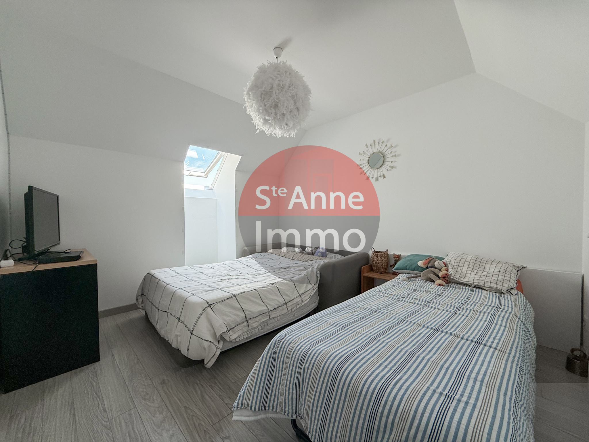 Immo80 – L'immobilier à Amiens et dans la Somme-CHAMPIEN – MAISON INDIVIDUELLE – AUTONOMIE DE PLAIN PIED – 3 CHAMBRES – GARAGE – JARDIN – TERRASSE – DEPENDANC