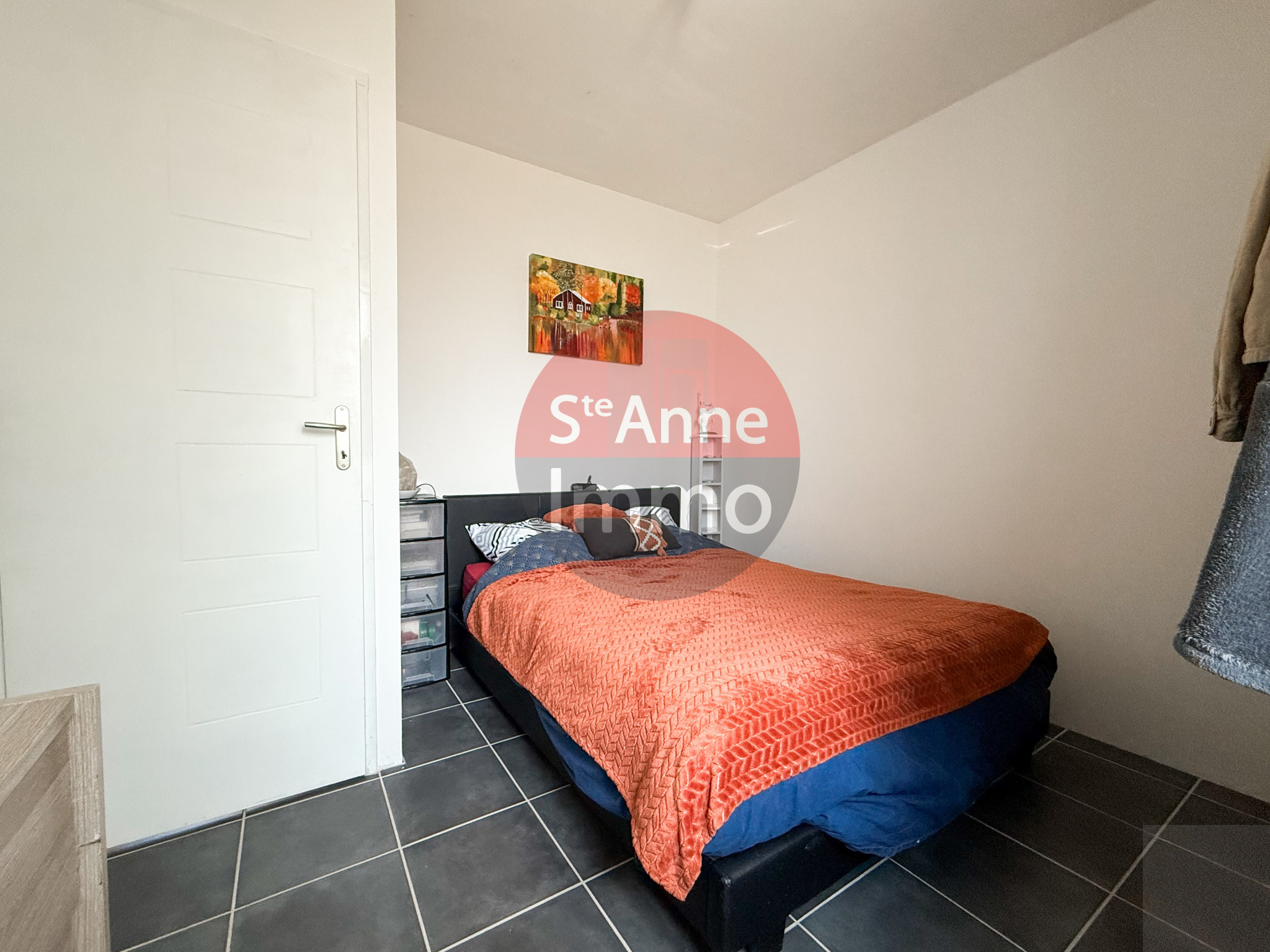 Immo80 – L'immobilier à Amiens et dans la Somme-CHAMPIEN – MAISON INDIVIDUELLE – AUTONOMIE DE PLAIN PIED – 3 CHAMBRES – GARAGE – JARDIN – TERRASSE – DEPENDANC