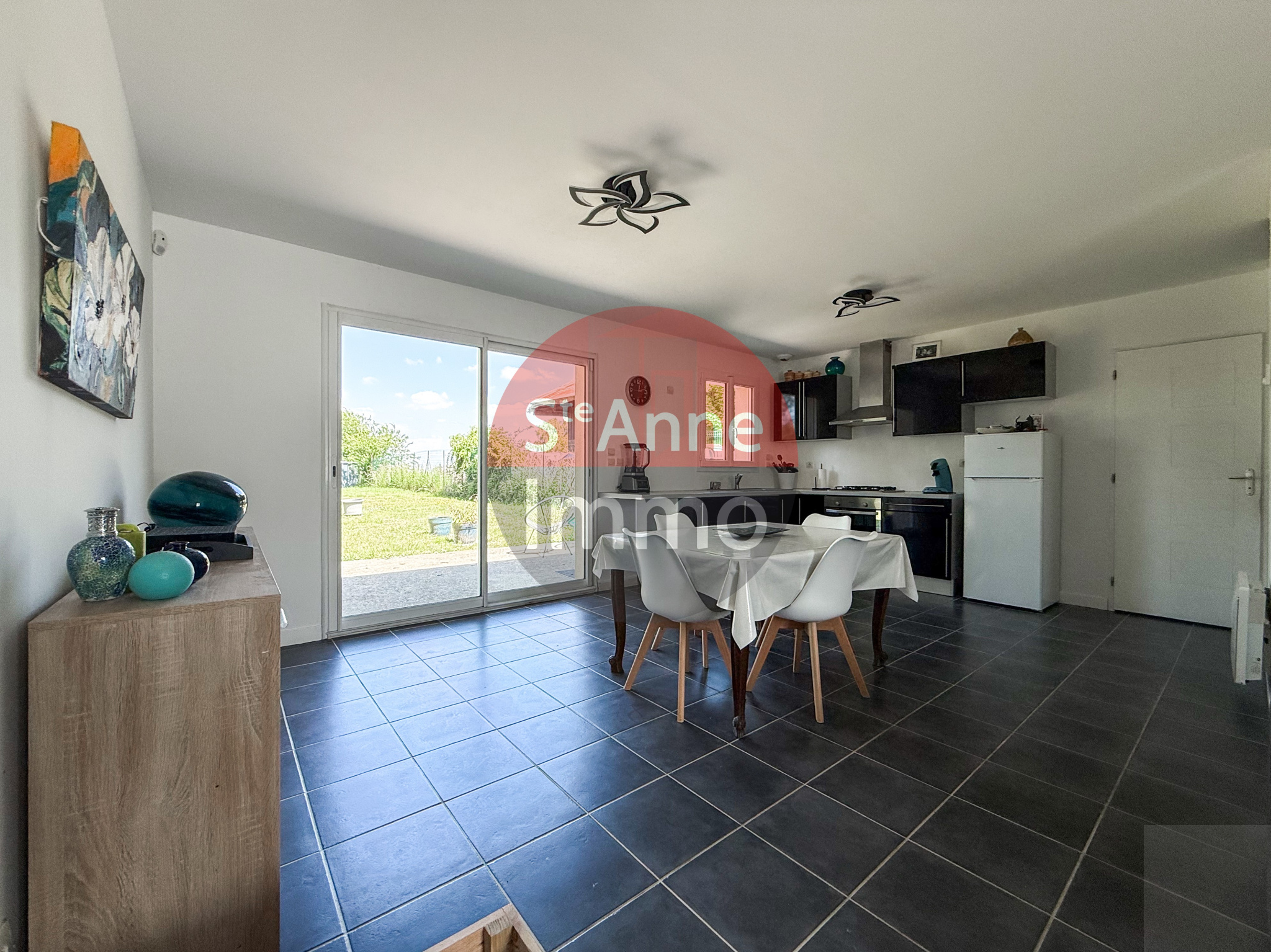 Immo80 – L'immobilier à Amiens et dans la Somme-CHAMPIEN – MAISON INDIVIDUELLE – AUTONOMIE DE PLAIN PIED – 3 CHAMBRES – GARAGE – JARDIN – TERRASSE – DEPENDANC