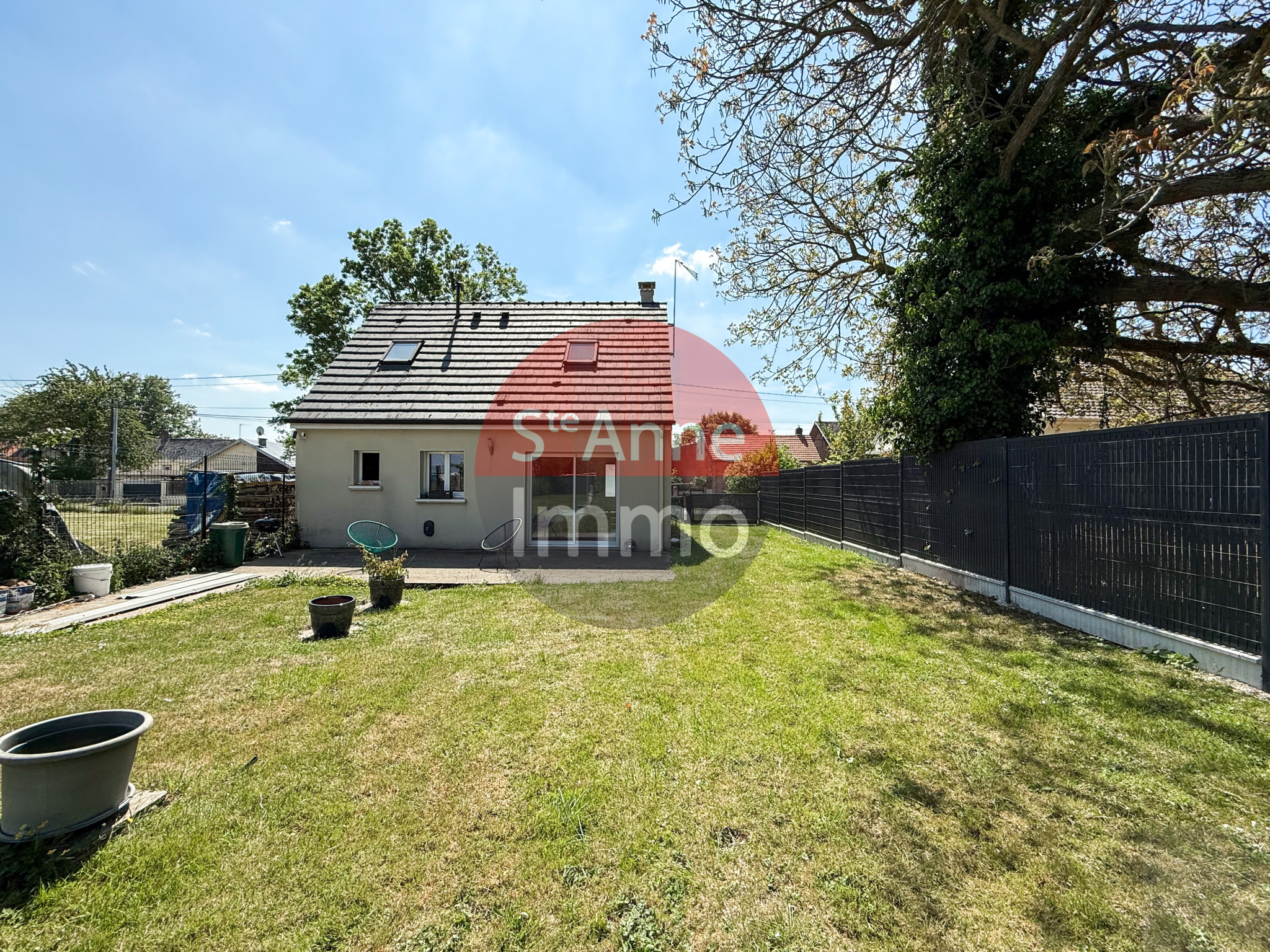 Immo80 – L'immobilier à Amiens et dans la Somme-CHAMPIEN – MAISON INDIVIDUELLE – AUTONOMIE DE PLAIN PIED – 3 CHAMBRES – GARAGE – JARDIN – TERRASSE – DEPENDANC