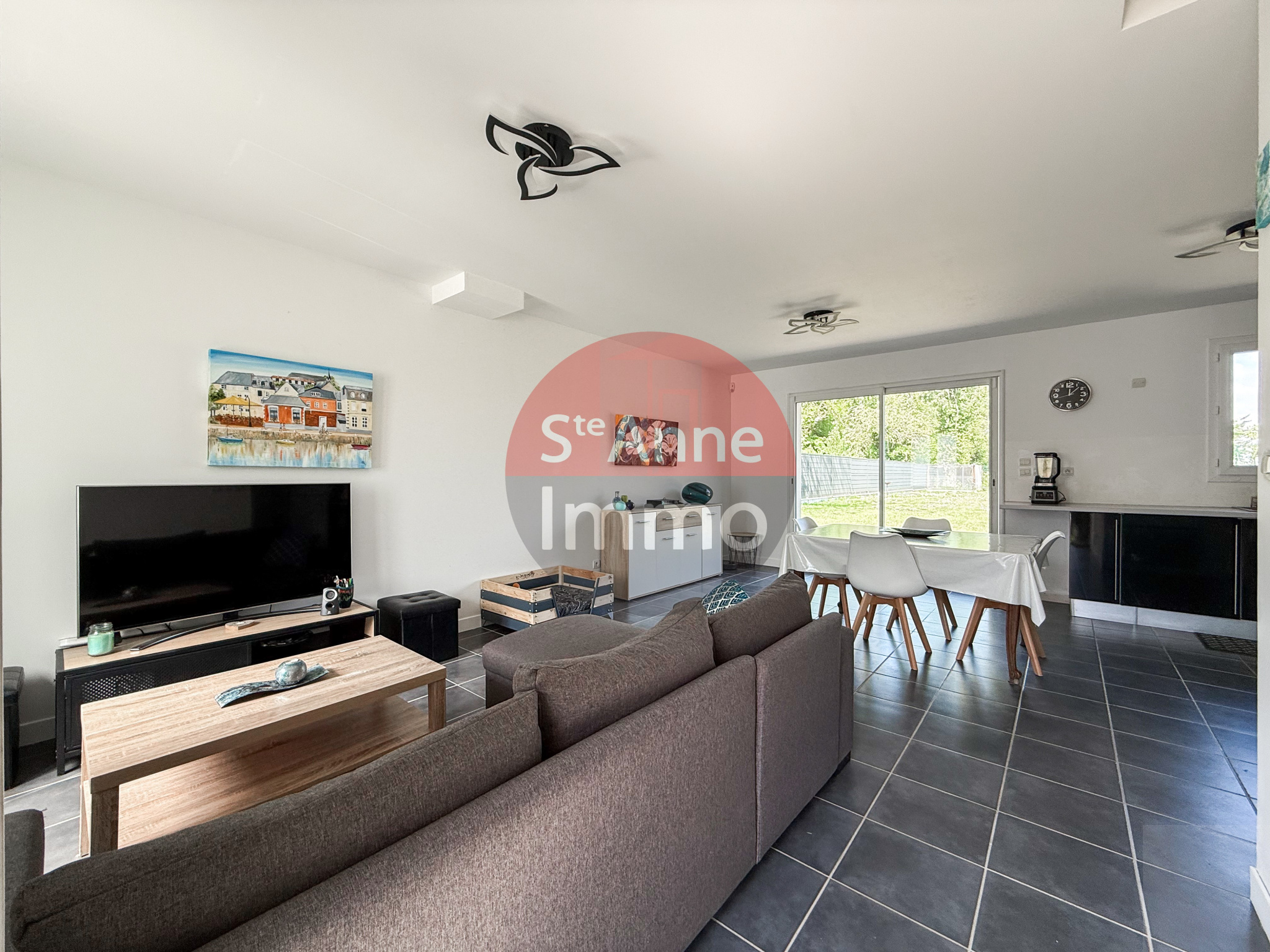 Immo80 – L'immobilier à Amiens et dans la Somme-CHAMPIEN – MAISON INDIVIDUELLE – AUTONOMIE DE PLAIN PIED – 3 CHAMBRES – GARAGE – JARDIN – TERRASSE – DEPENDANC