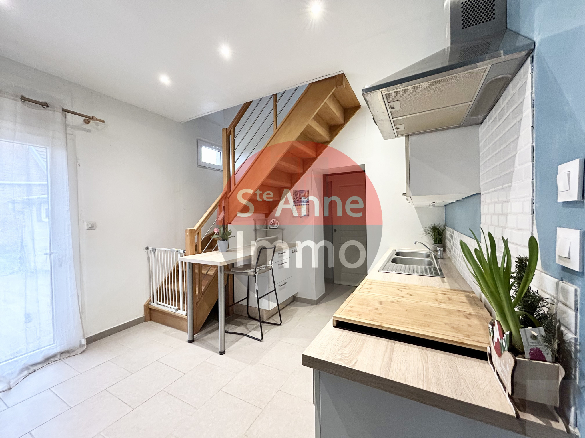 Immo80 – L'immobilier à Amiens et dans la Somme-MAUCOURT – MAISON INDIVIDUELLE – 4 CHAMBRES – COUR – JARDIN – TERRASSE – GARAGE – DEPENDANCES