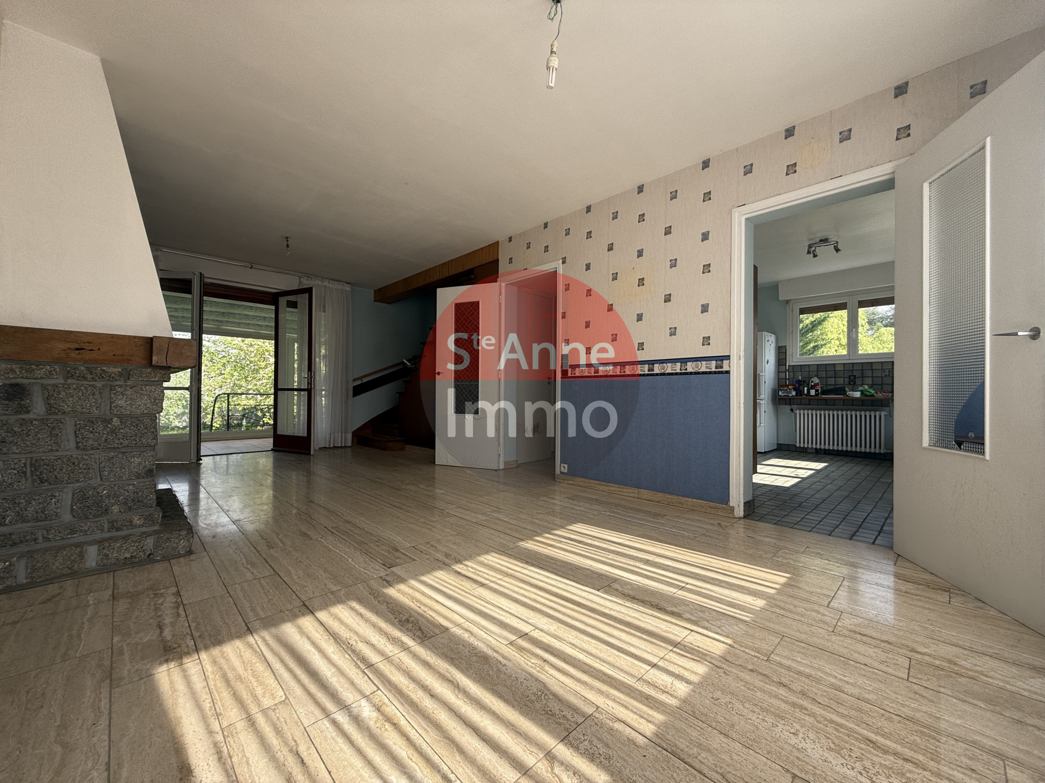 Immo80 – L'immobilier à Amiens et dans la Somme-AMIENS – QUARTIER SAINT ACHEUL – MAISON SEMI MITOYENNE – JARDIN – GARAGE