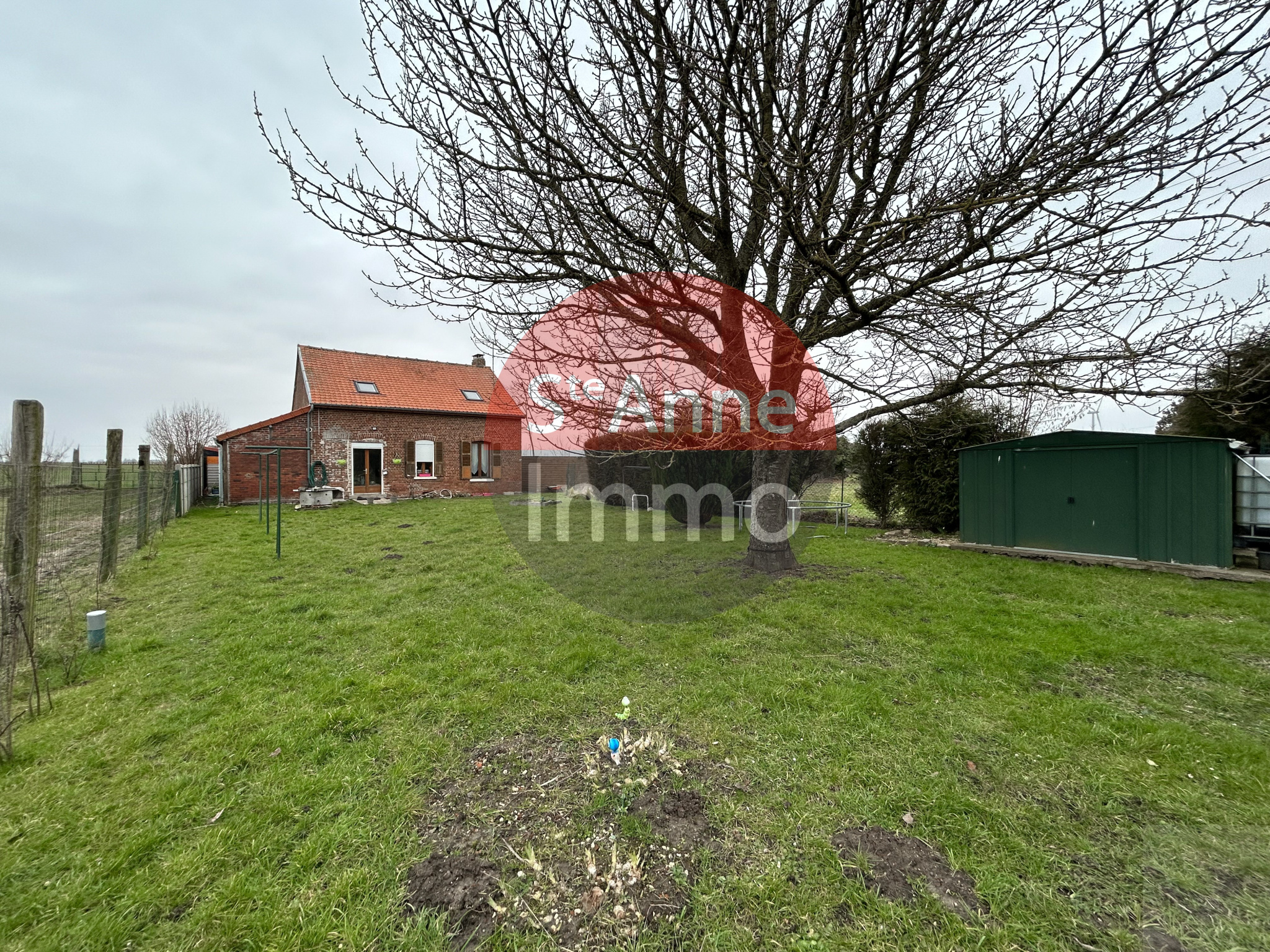 Immo80 – L'immobilier à Amiens et dans la Somme-FOUQUESCOURT – MAISON INDIVIDUELLE AVEC AUTONOMIE DE PLAIN PIED – 4 CHAMBRES – JARDIN – CAVE – DEPENDANCES