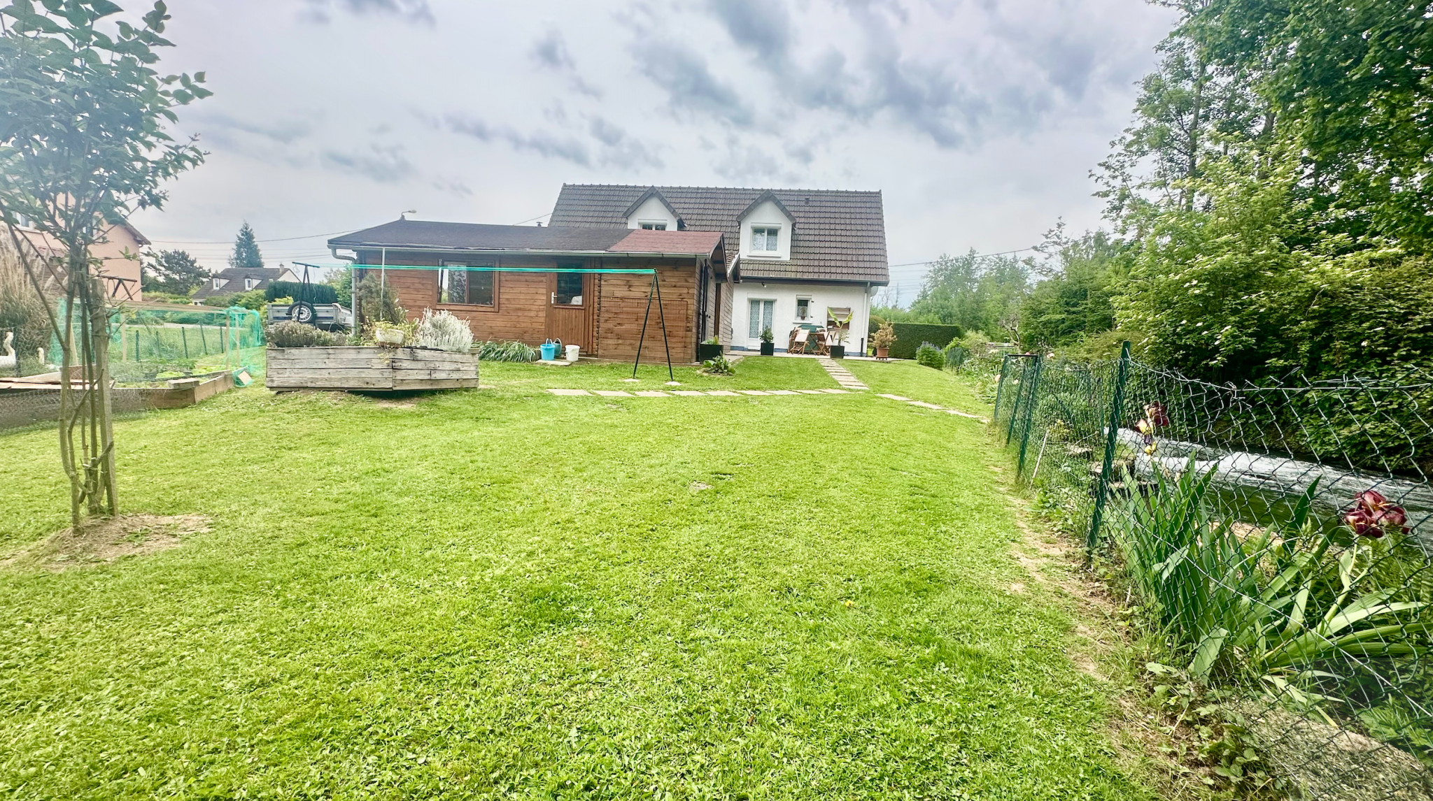 Immo80 – L'immobilier à Amiens et dans la Somme-VALLEE DE LA SELLE – PAVILLON INDIVIDUEL – 3 CHAMBRES – JARDIN – GARAGES