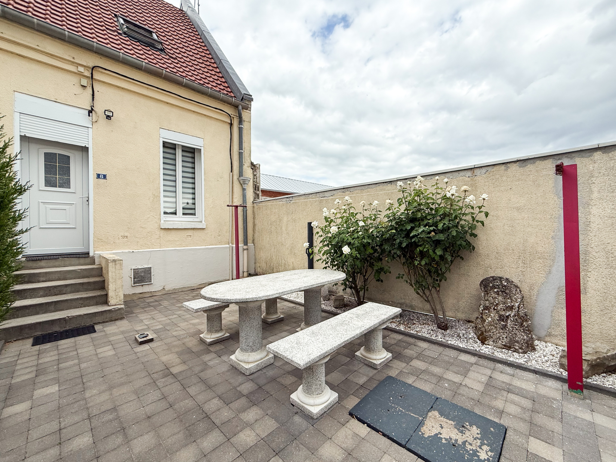 Immo80 – L'immobilier à Amiens et dans la Somme-ROSIERES-EN-SANTERRE – MAISON SEMI-MITOYENNE – 2 CHAMBRES – CAVE – GARAGE