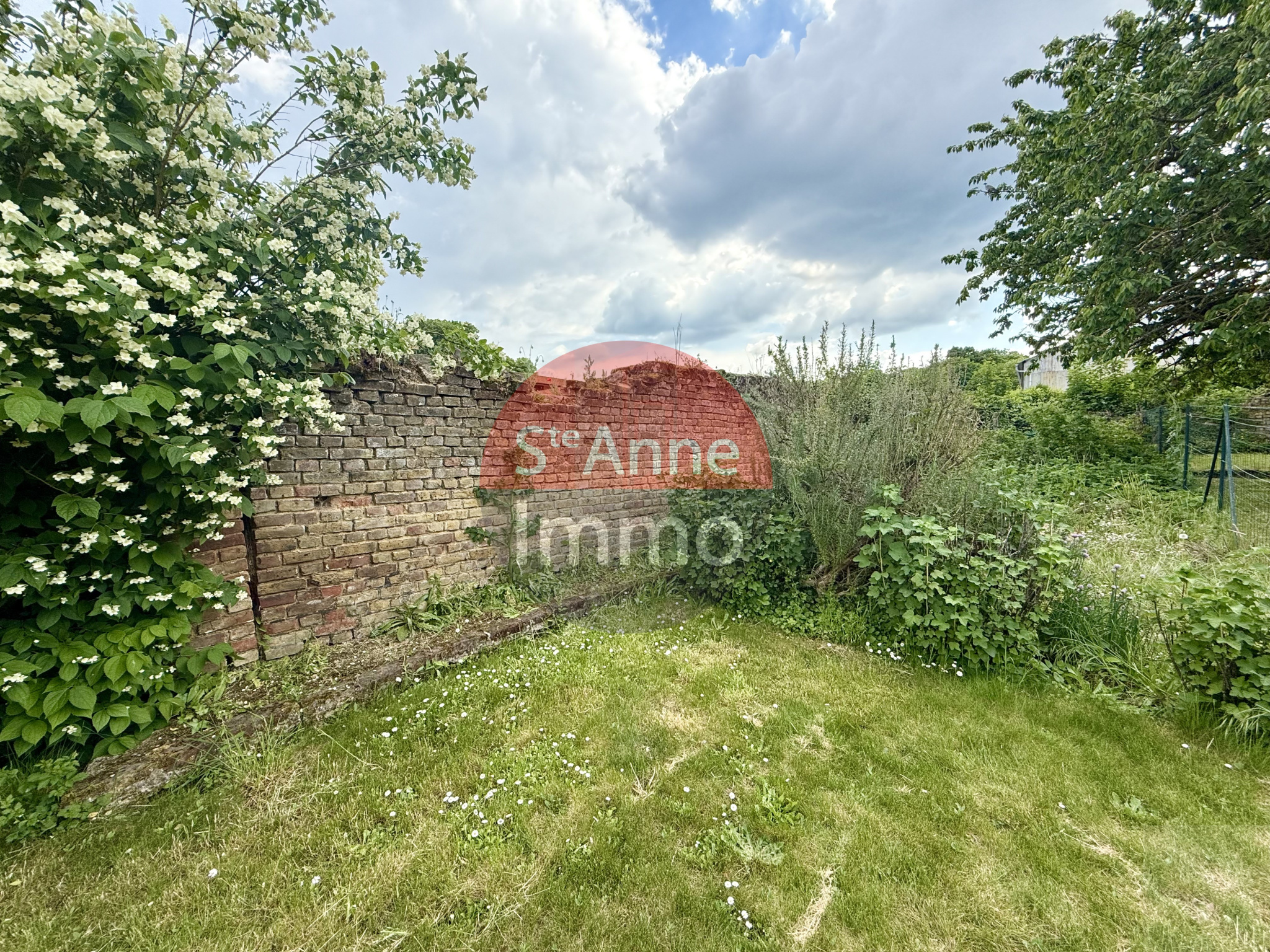 Immo80 – L'immobilier à Amiens et dans la Somme-AMIENS – QUARTIER VAL D’AVRE – MAISON SEMI MITOYENNE – 3 CHAMBRES – GARAGE – JARDIN – STATIONNEMENT PRIVATIF