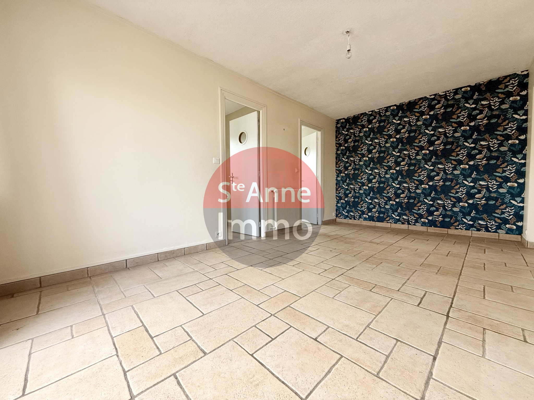 Immo80 – L'immobilier à Amiens et dans la Somme-AMIENS – QUARTIER VAL D’AVRE – MAISON SEMI MITOYENNE – 3 CHAMBRES – GARAGE – JARDIN – STATIONNEMENT PRIVATIF