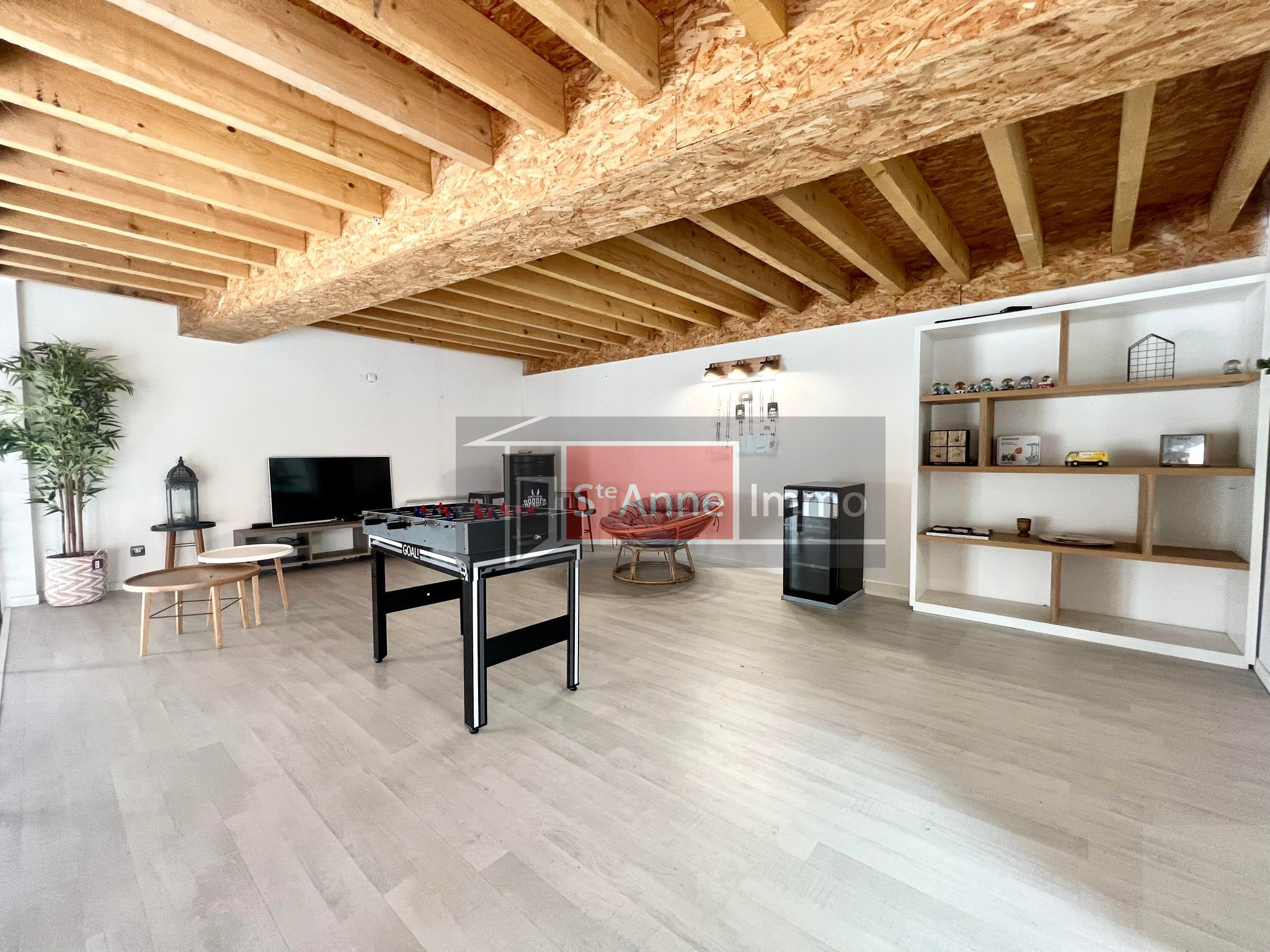 Immo80 – L'immobilier à Amiens et dans la Somme-LAMOTTE WARFUSEE – LOFT – 5 CHAMBRES – COUR – GARAGE – ATYPIQUE