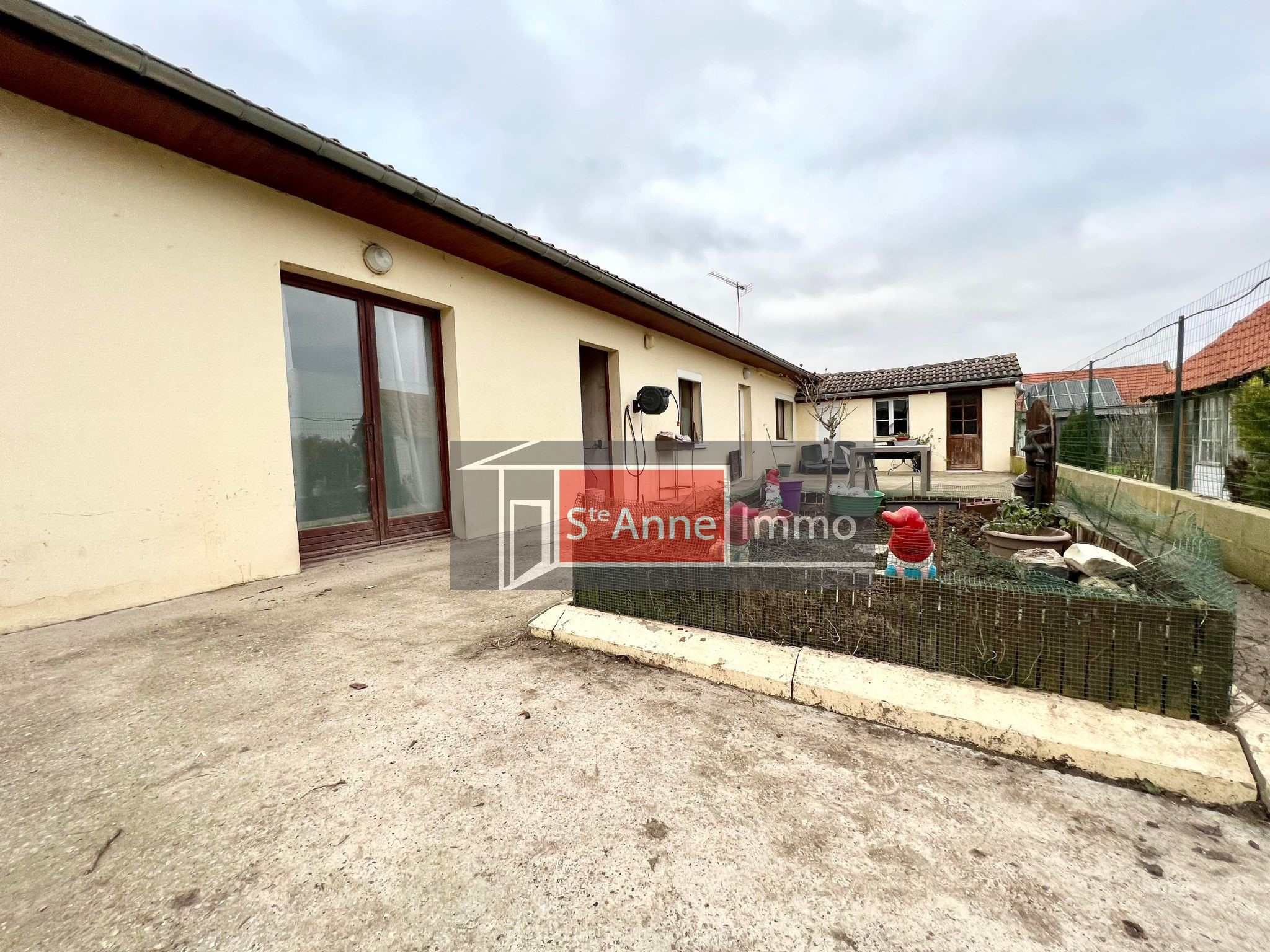 Immo80 – L'immobilier à Amiens et dans la Somme- BOUSSICOURT – PAVILLON INDIVIDUEL – 3 CHAMBRES – JARDIN – DOUBLES GARAGES – VIVABLE DE PLAIN PIED