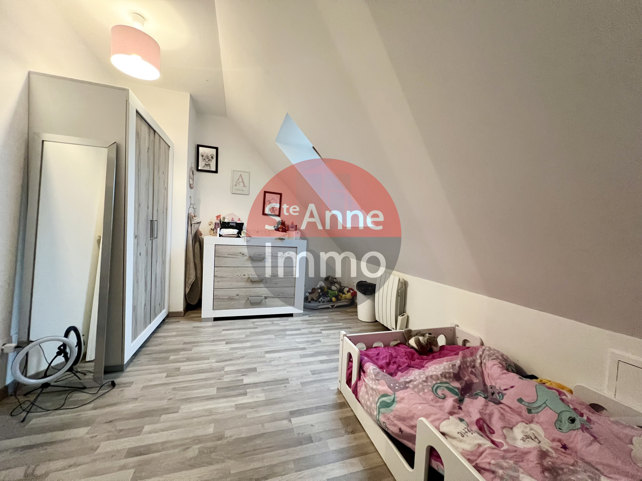 Immo80 – L'immobilier à Amiens et dans la Somme-MONTDIDIER –  MAISON SEMI MITOYENNE – 4 CHAMBRES – 1 BUREAU – JARDIN – TERRASSE – GARAGE