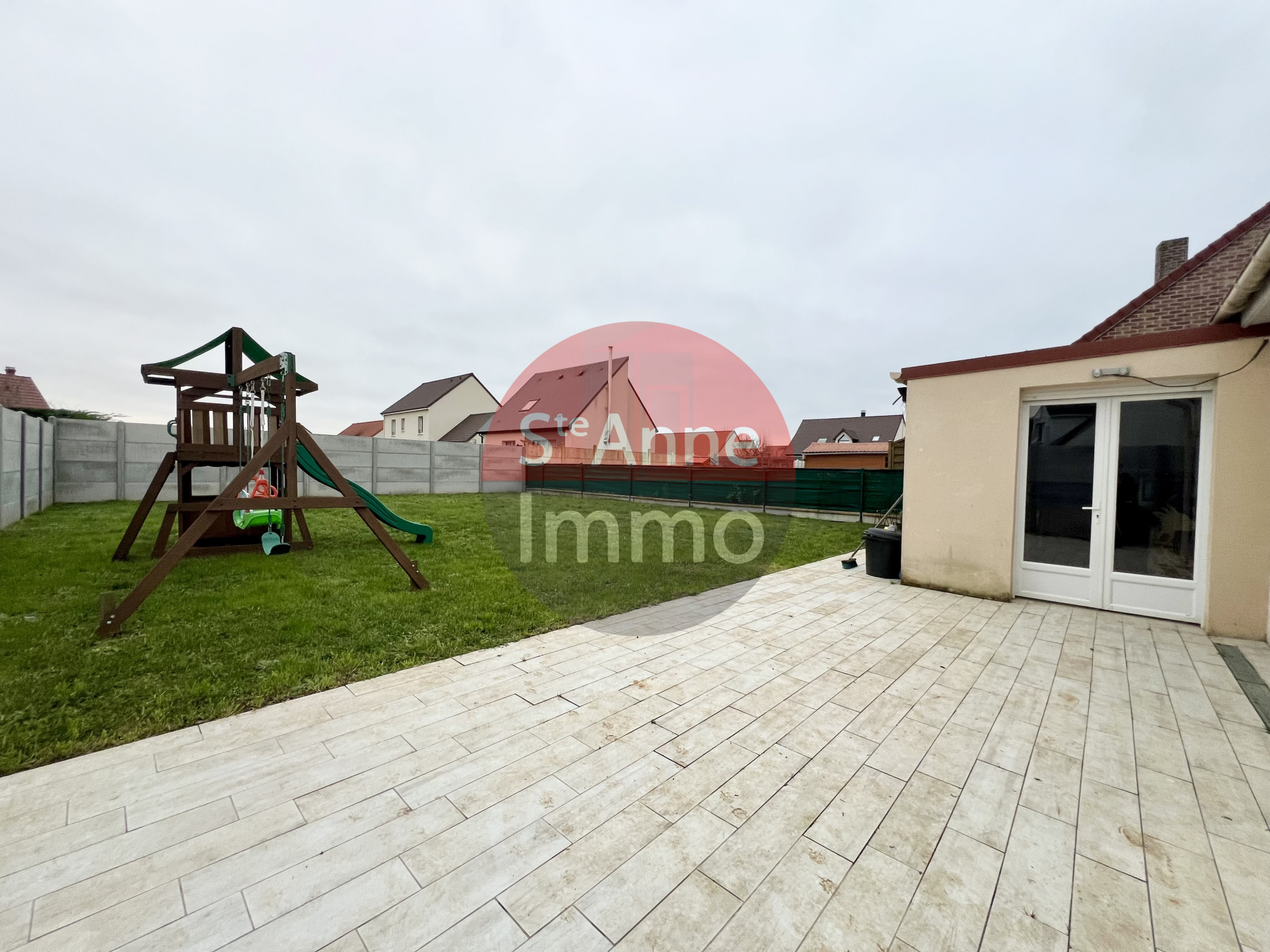 Immo80 – L'immobilier à Amiens et dans la Somme-MONTDIDIER –  MAISON SEMI MITOYENNE – 4 CHAMBRES – 1 BUREAU – JARDIN – TERRASSE – GARAGE