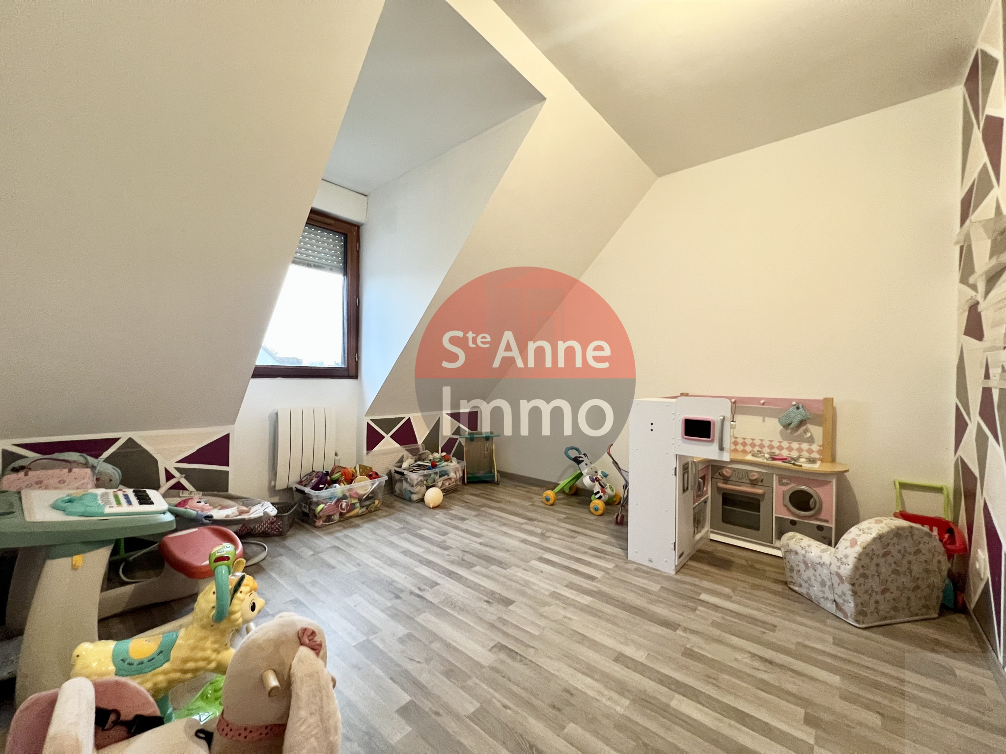 Immo80 – L'immobilier à Amiens et dans la Somme-MONTDIDIER –  MAISON SEMI MITOYENNE – 4 CHAMBRES – 1 BUREAU – JARDIN – TERRASSE – GARAGE