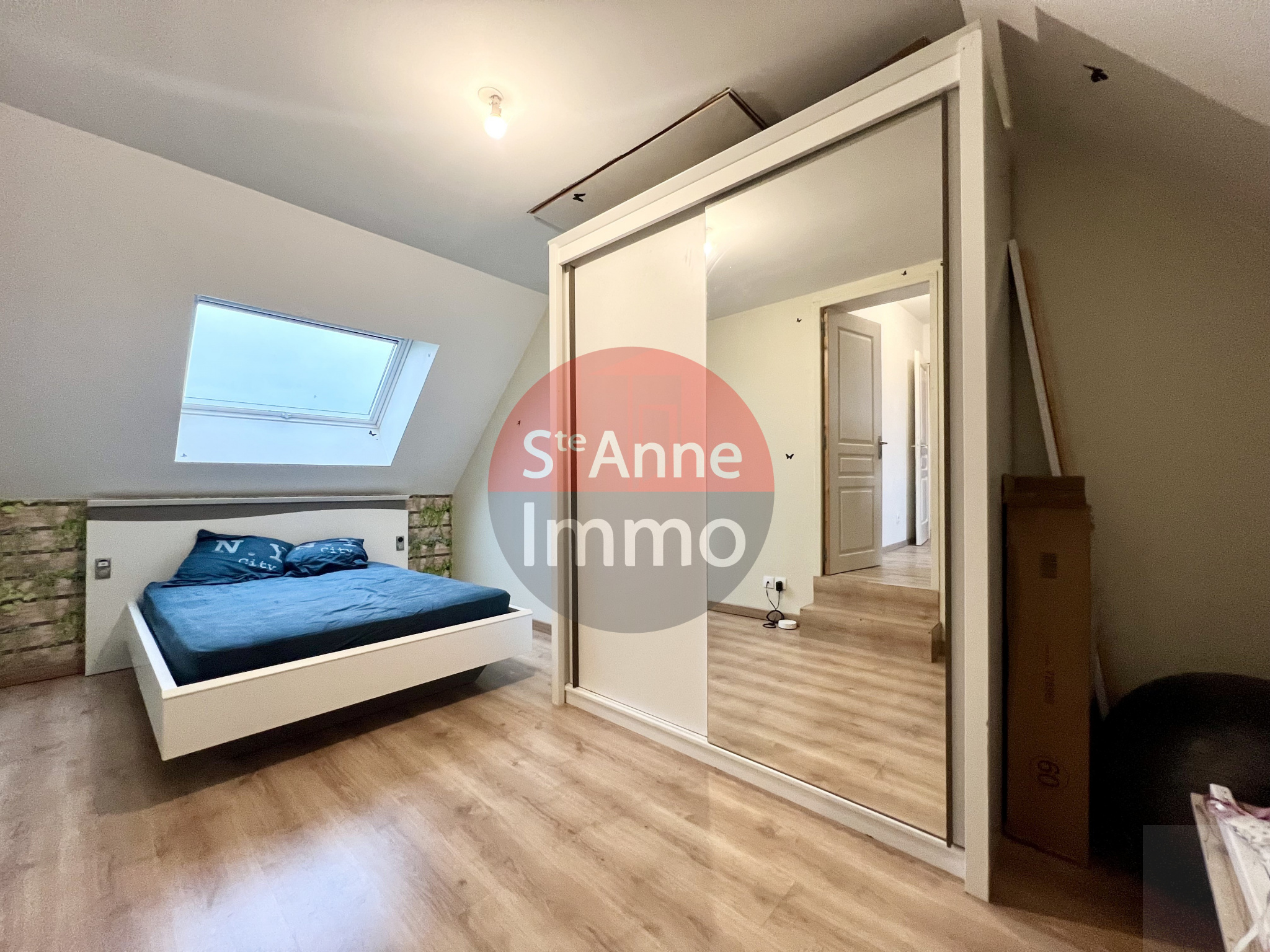 Immo80 – L'immobilier à Amiens et dans la Somme-MONTDIDIER –  MAISON SEMI MITOYENNE – 4 CHAMBRES – 1 BUREAU – JARDIN – TERRASSE – GARAGE