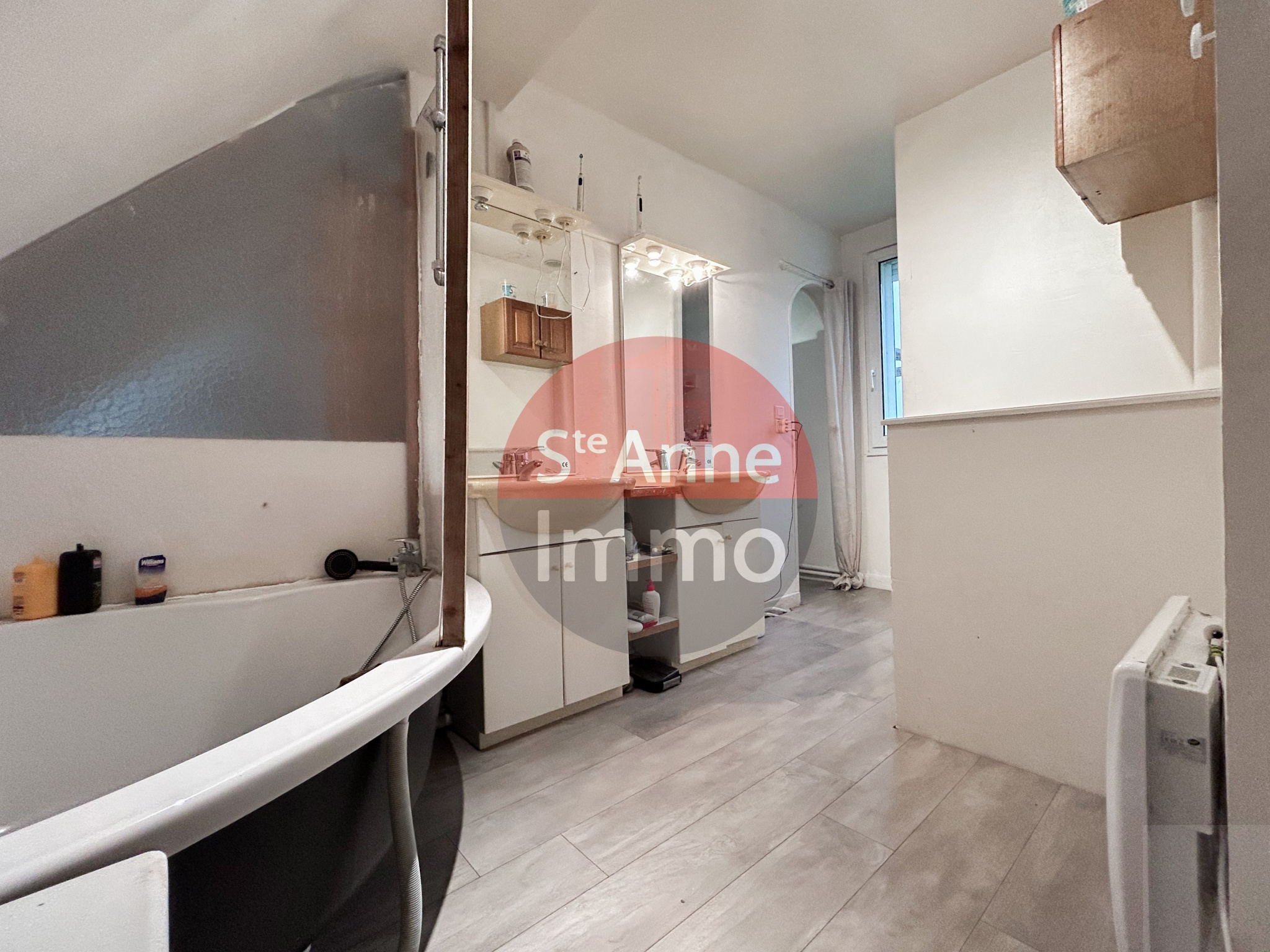 Immo80 – L'immobilier à Amiens et dans la Somme-BILLANCOURT – CORPS DE FERME VIVABLE DE PLAIN PIED – 5 CHAMBRES – COUR – JARDIN – CAVE – HANGAR – GARAGE