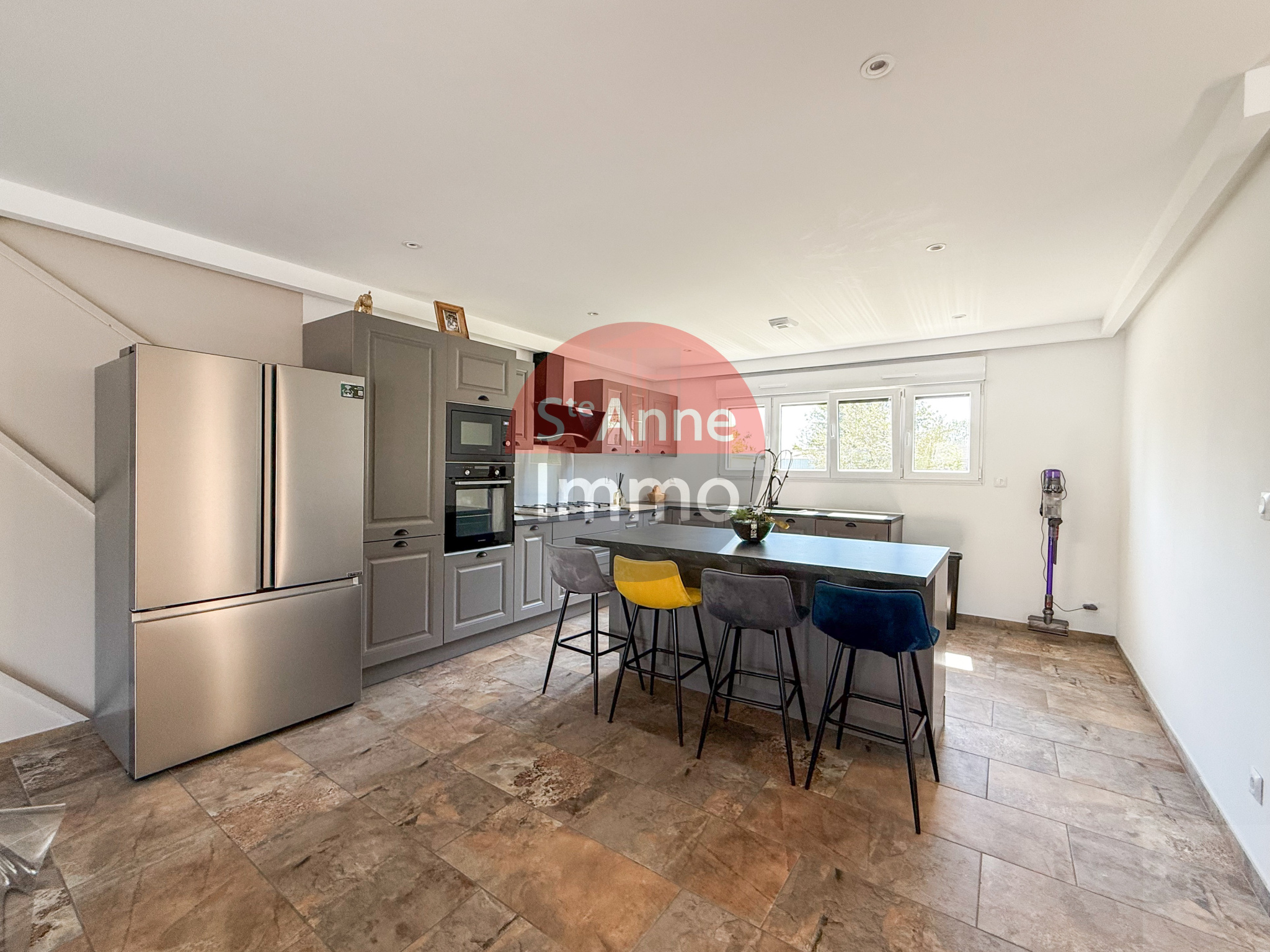 Immo80 – L'immobilier à Amiens et dans la Somme-SAVY – PAVILLON INDIVIDUEL ELEVE SUR SOUS SOL COMPLET – PLAIN PIED – 3 CHAMBRES – GARAGE – ATELIER – TERRASSE